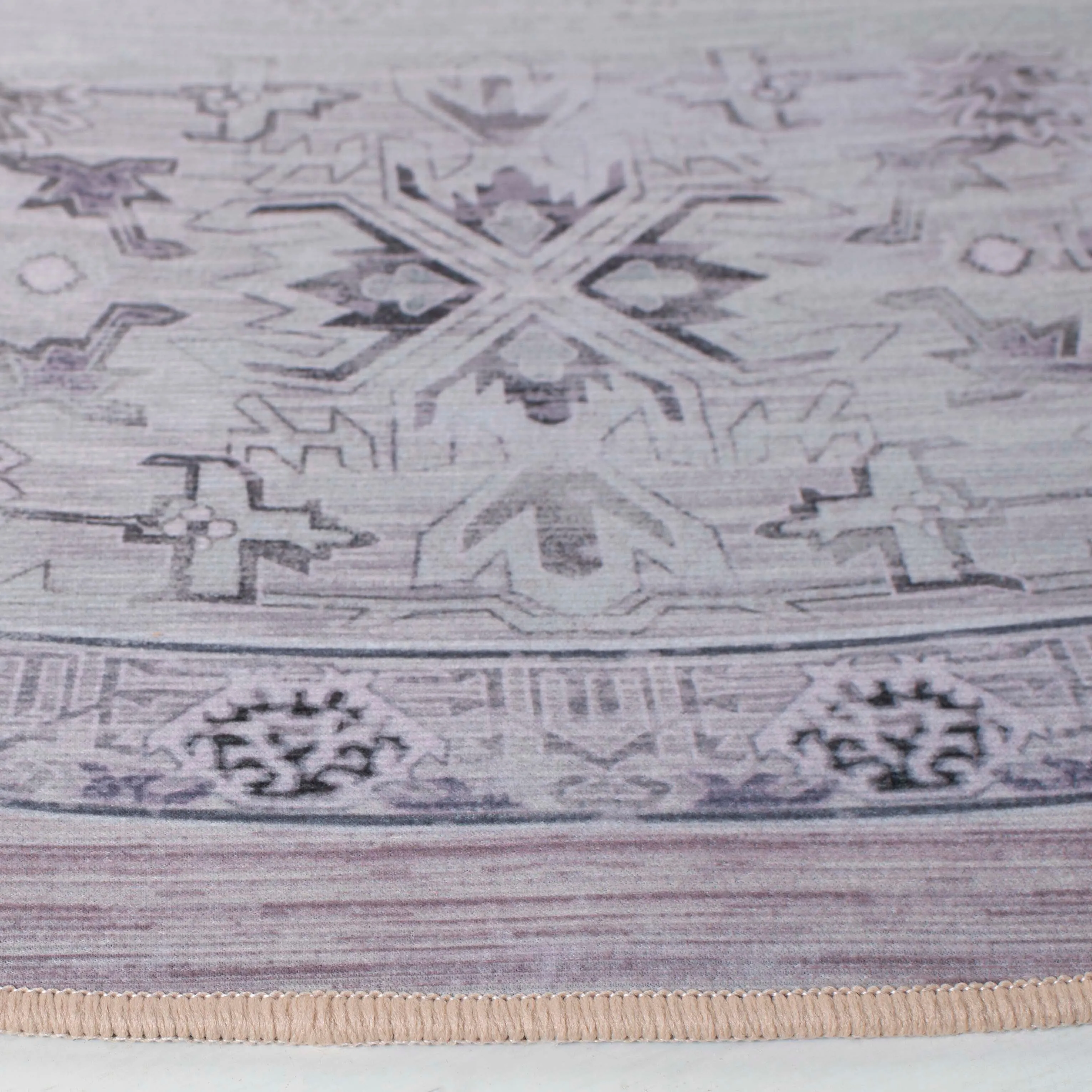 SAFAVIEH Tucson Machine Washable Slip Resistant Dorcas Oriental Medallion