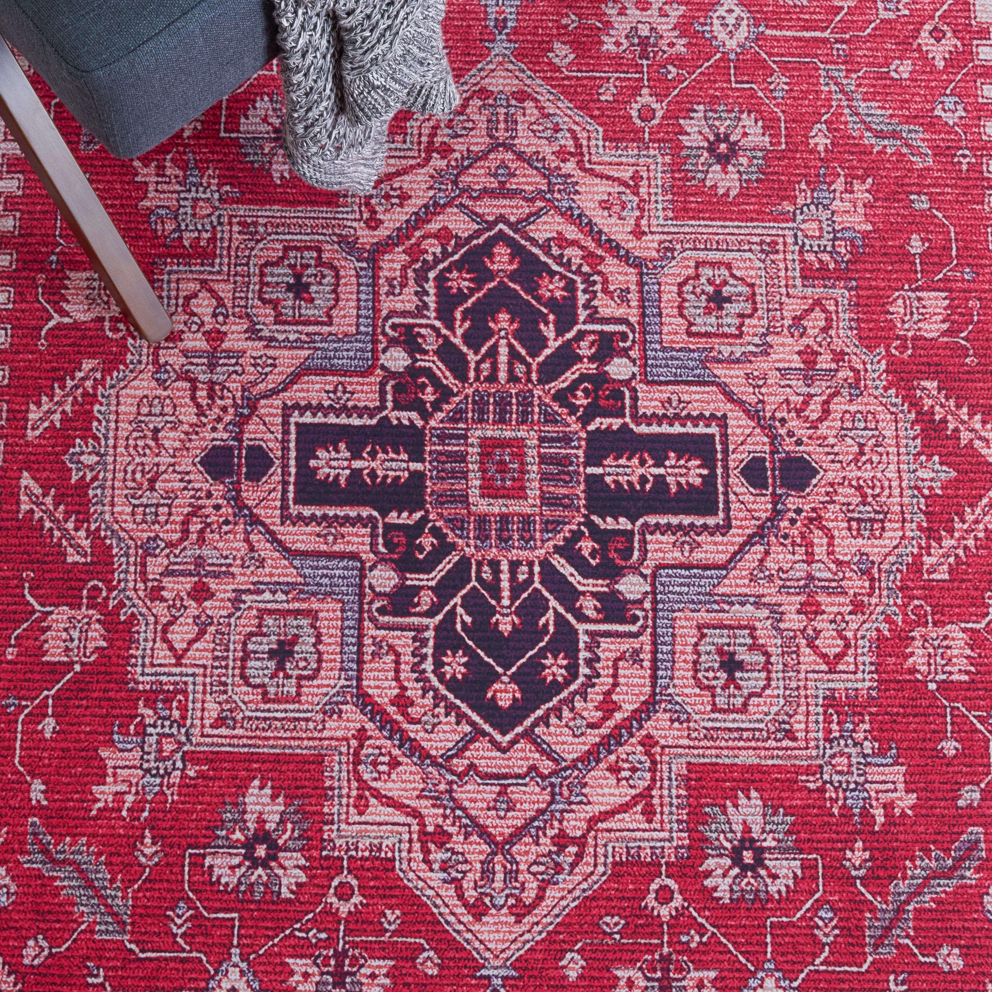 SAFAVIEH Tucson Machine Washable Slip Resistant Emmer Traditional Rug