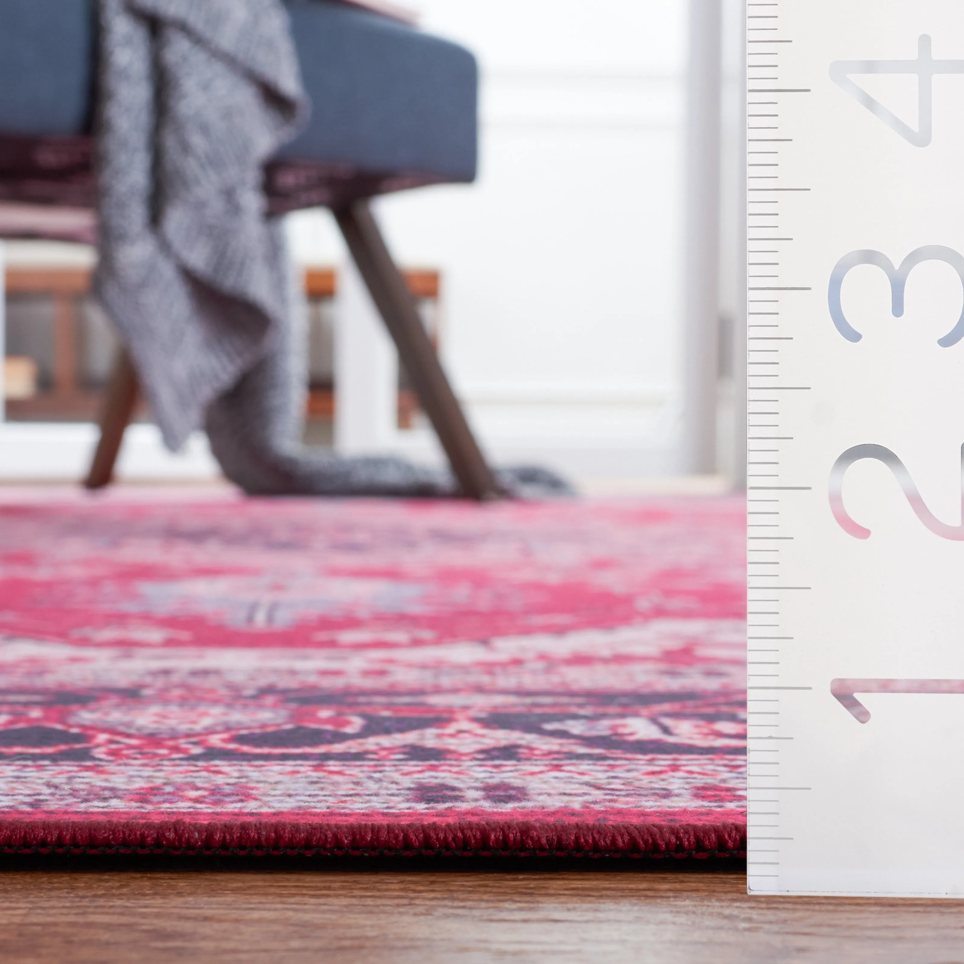 SAFAVIEH Tucson Machine Washable Slip Resistant Emmer Traditional Rug