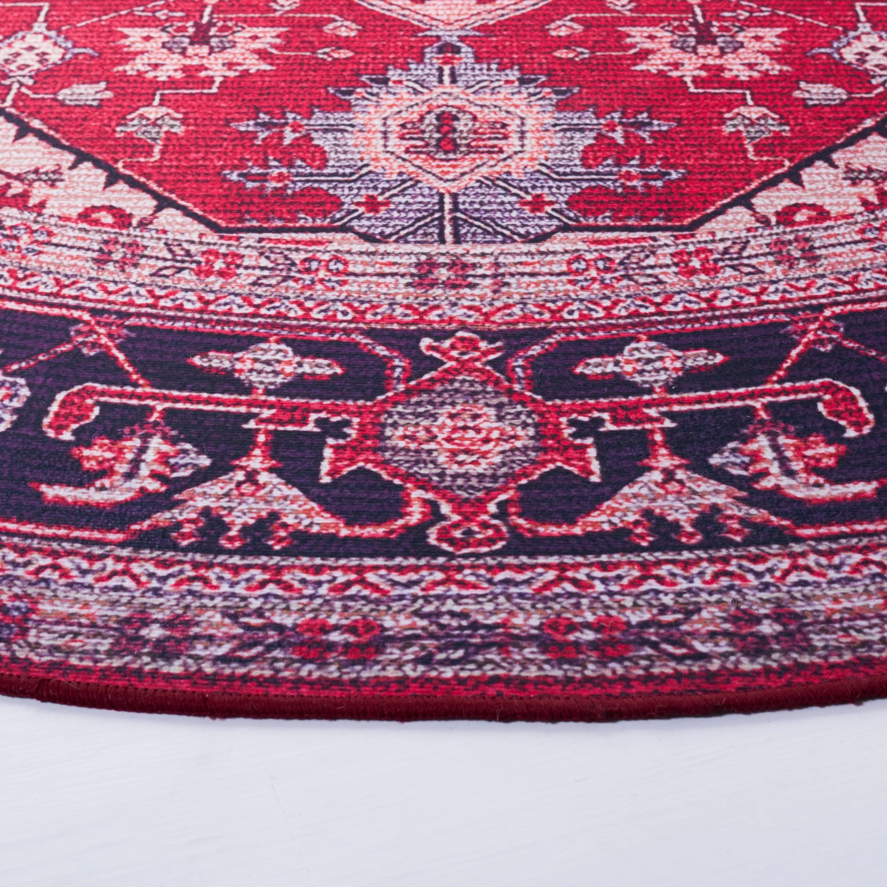 SAFAVIEH Tucson Machine Washable Slip Resistant Emmer Traditional Rug
