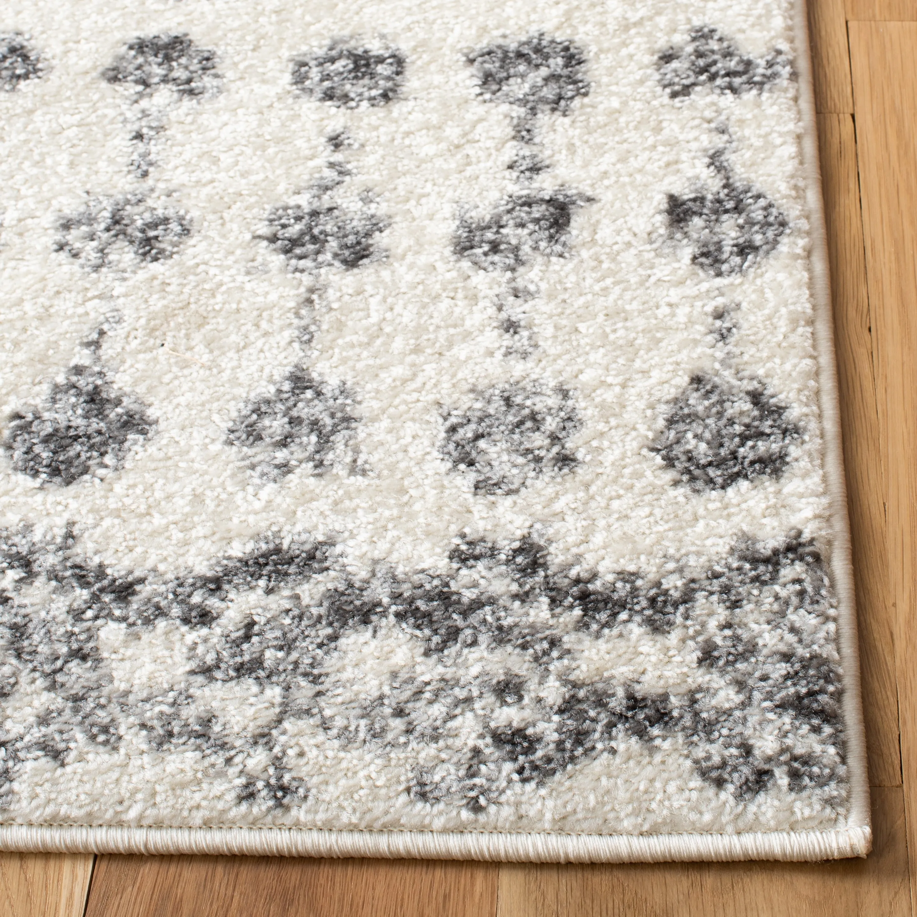 SAFAVIEH Tulum Cerstin Moroccan Boho Distressed Rug