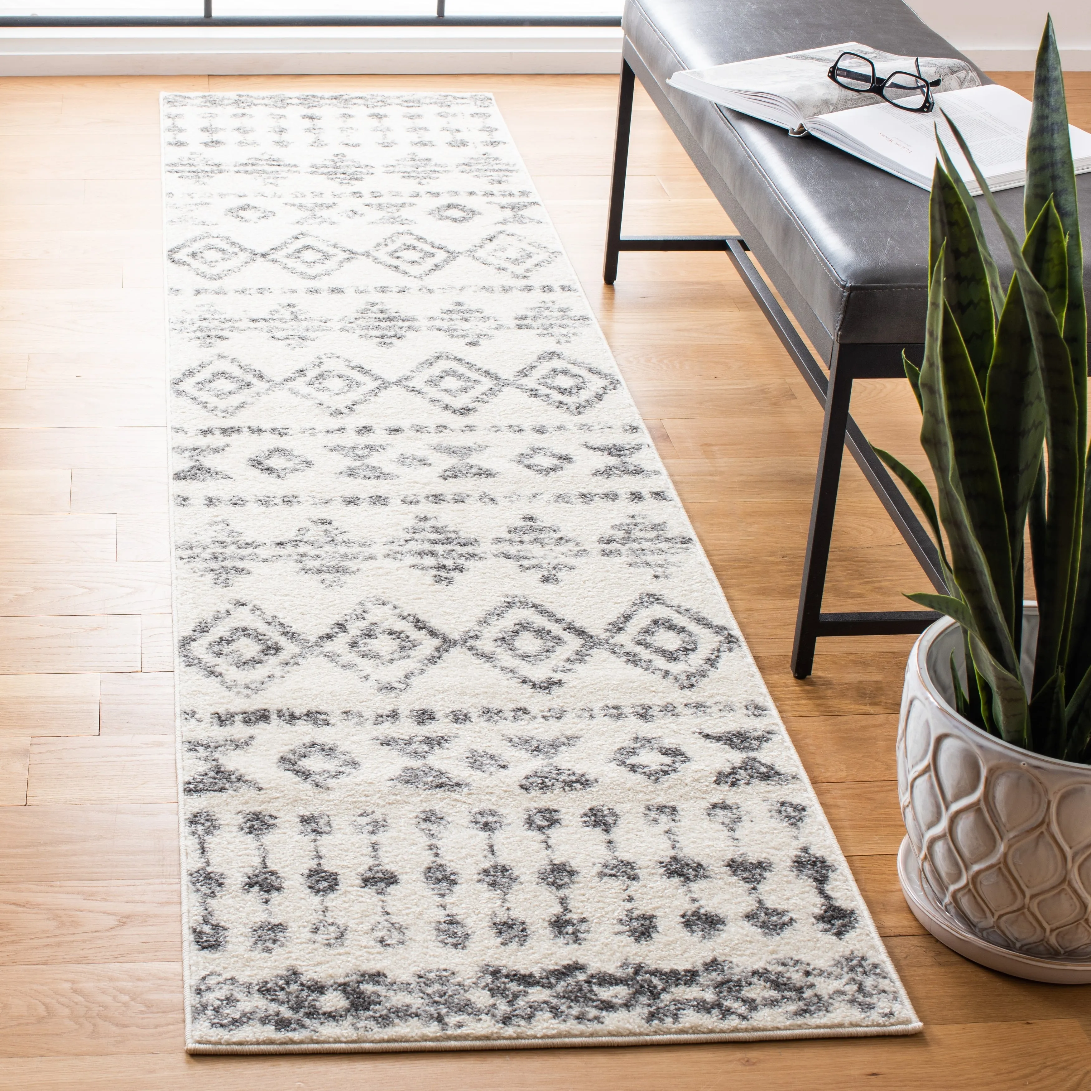 SAFAVIEH Tulum Cerstin Moroccan Boho Distressed Rug