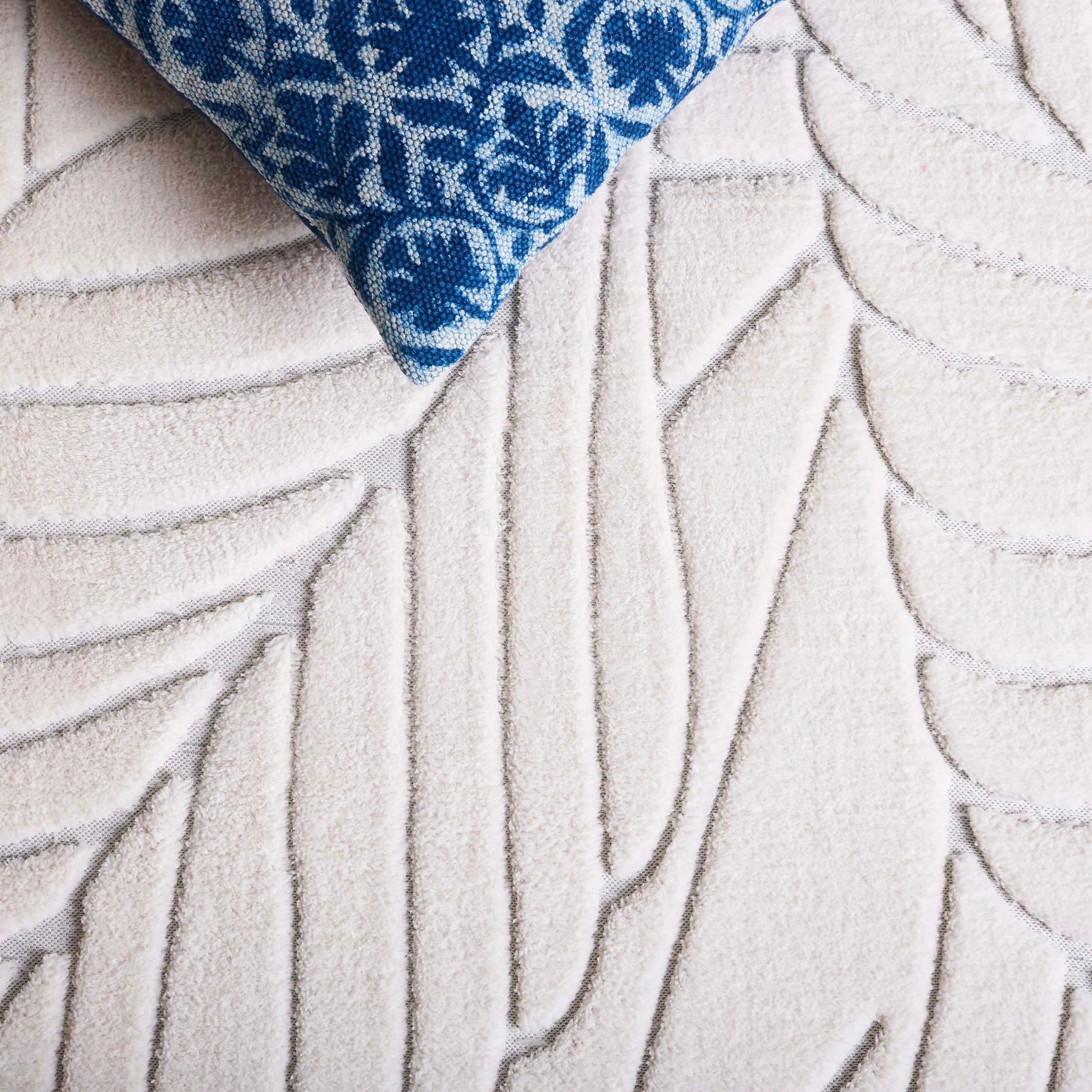 SAFAVIEH Versailles Susanna Traditional Rug