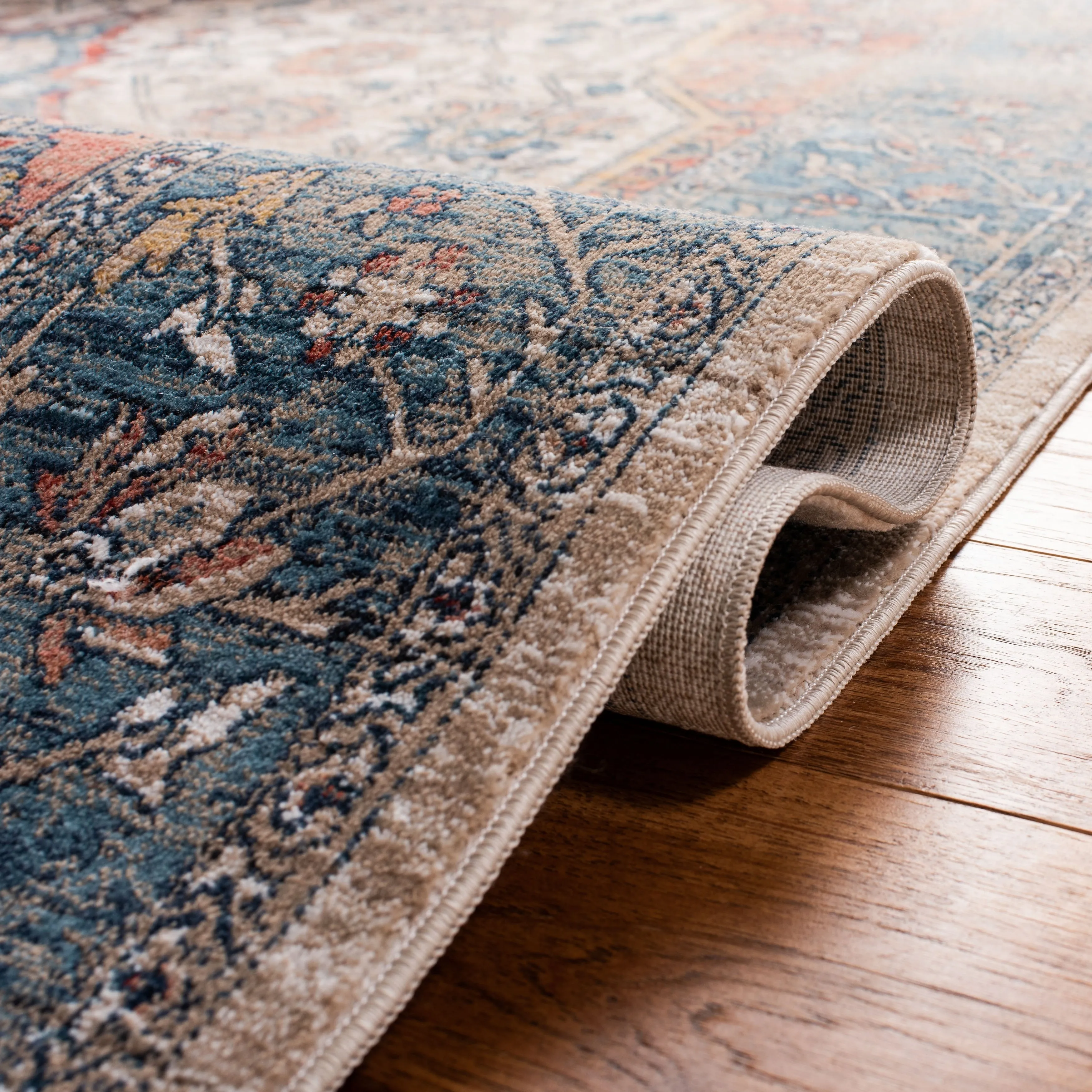 SAFAVIEH Victoria Pattie Traditional Oriental Rug
