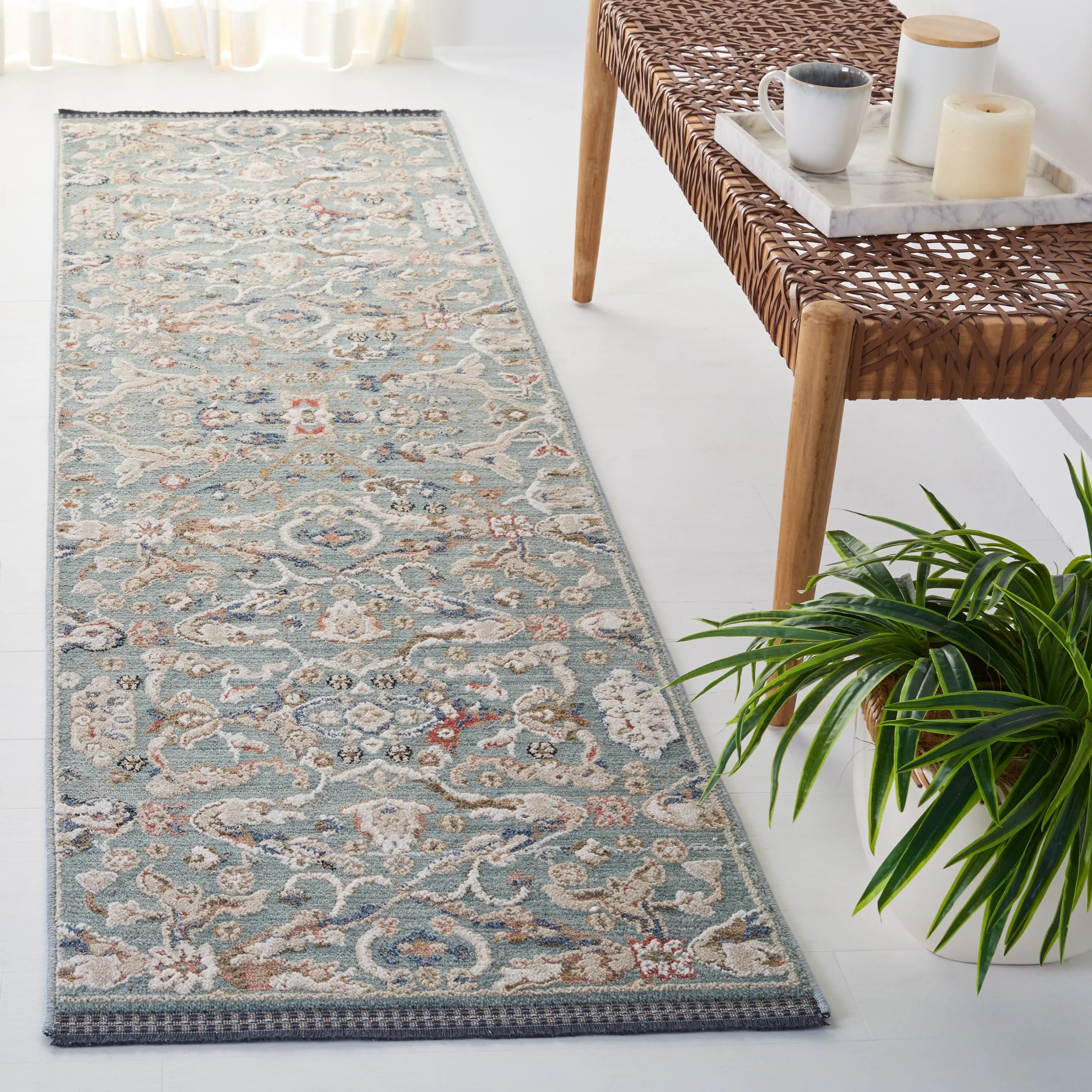SAFAVIEH Vivaldi Benilda Oriental Rug