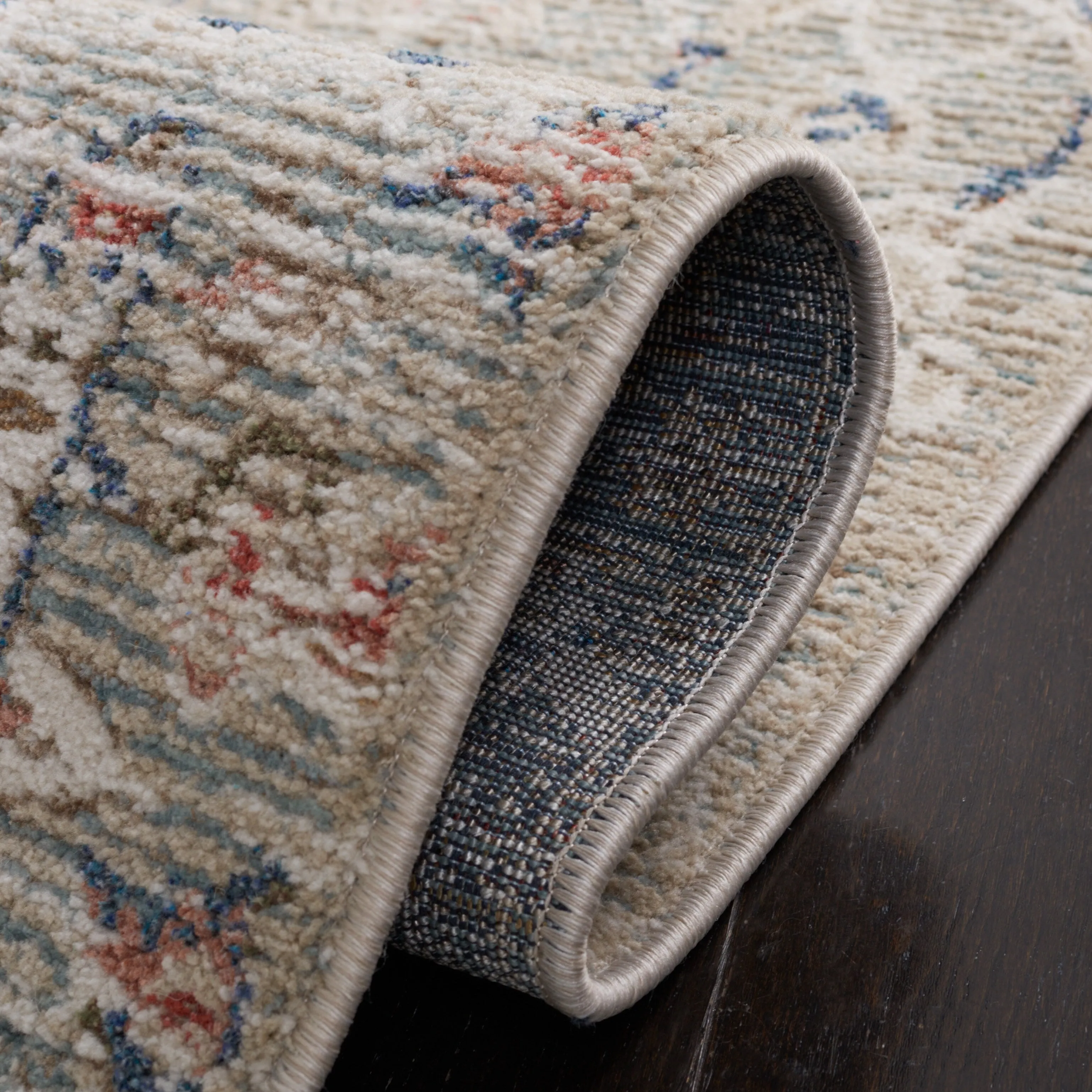 SAFAVIEH Vivaldi Benilda Oriental Rug