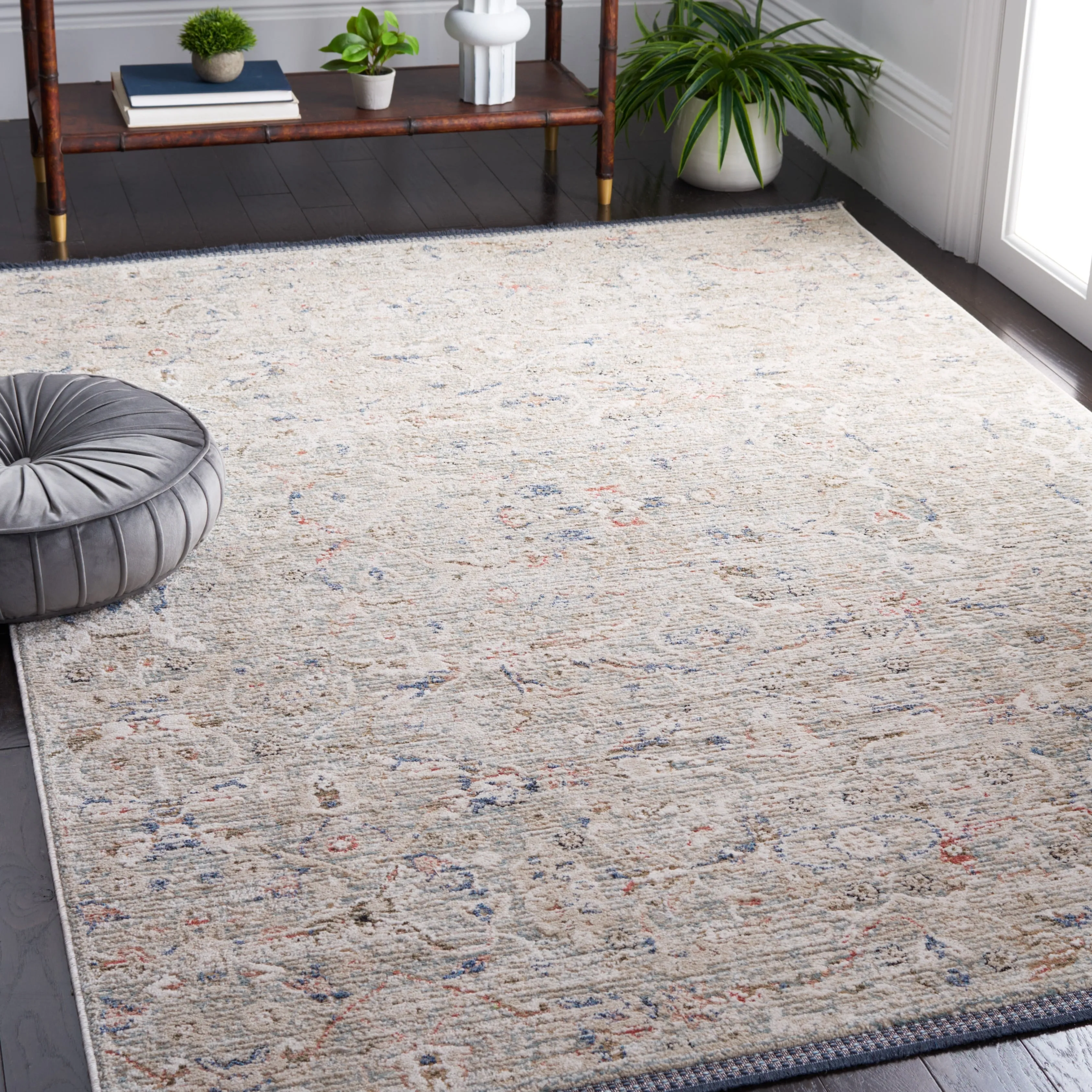 SAFAVIEH Vivaldi Benilda Oriental Rug