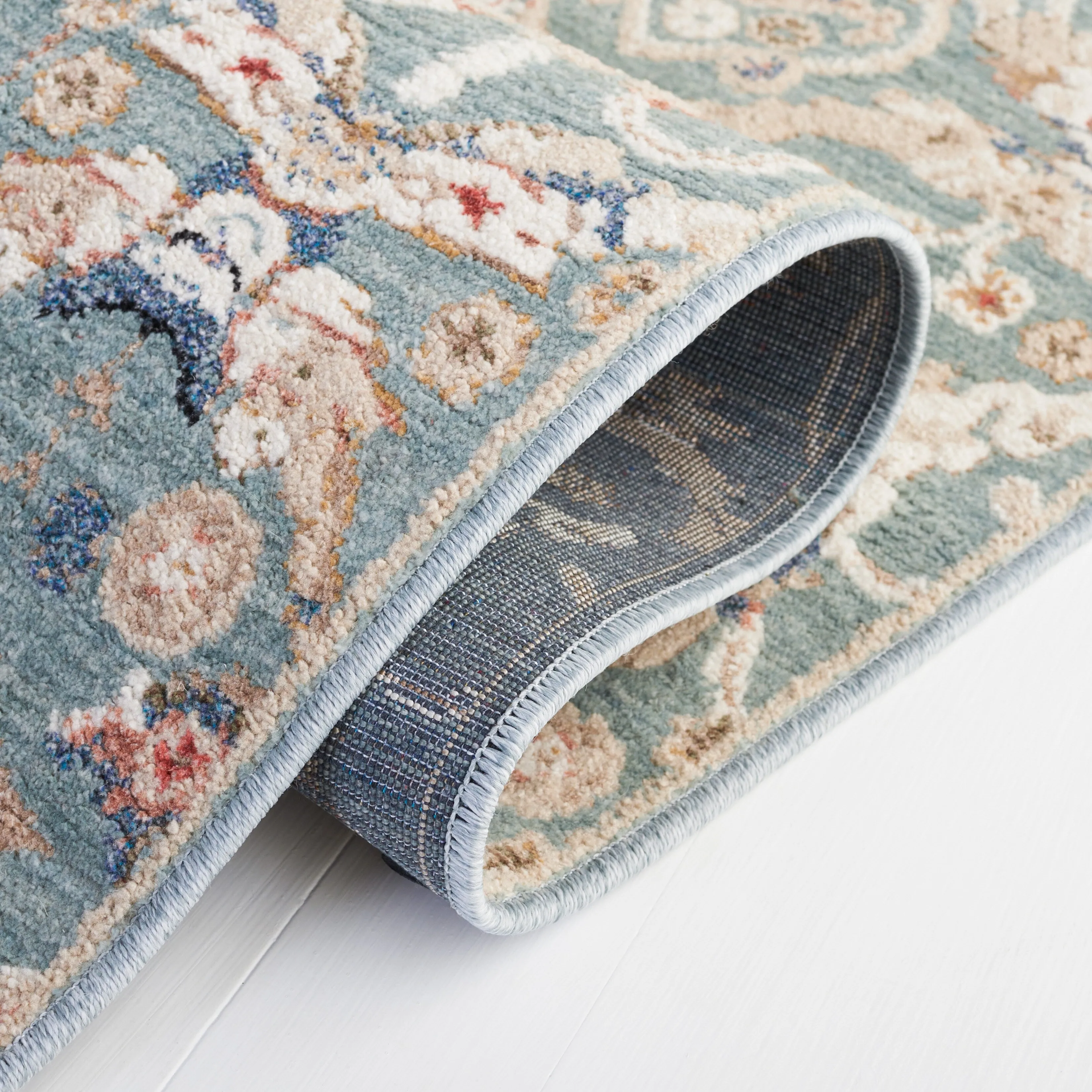 SAFAVIEH Vivaldi Benilda Oriental Rug