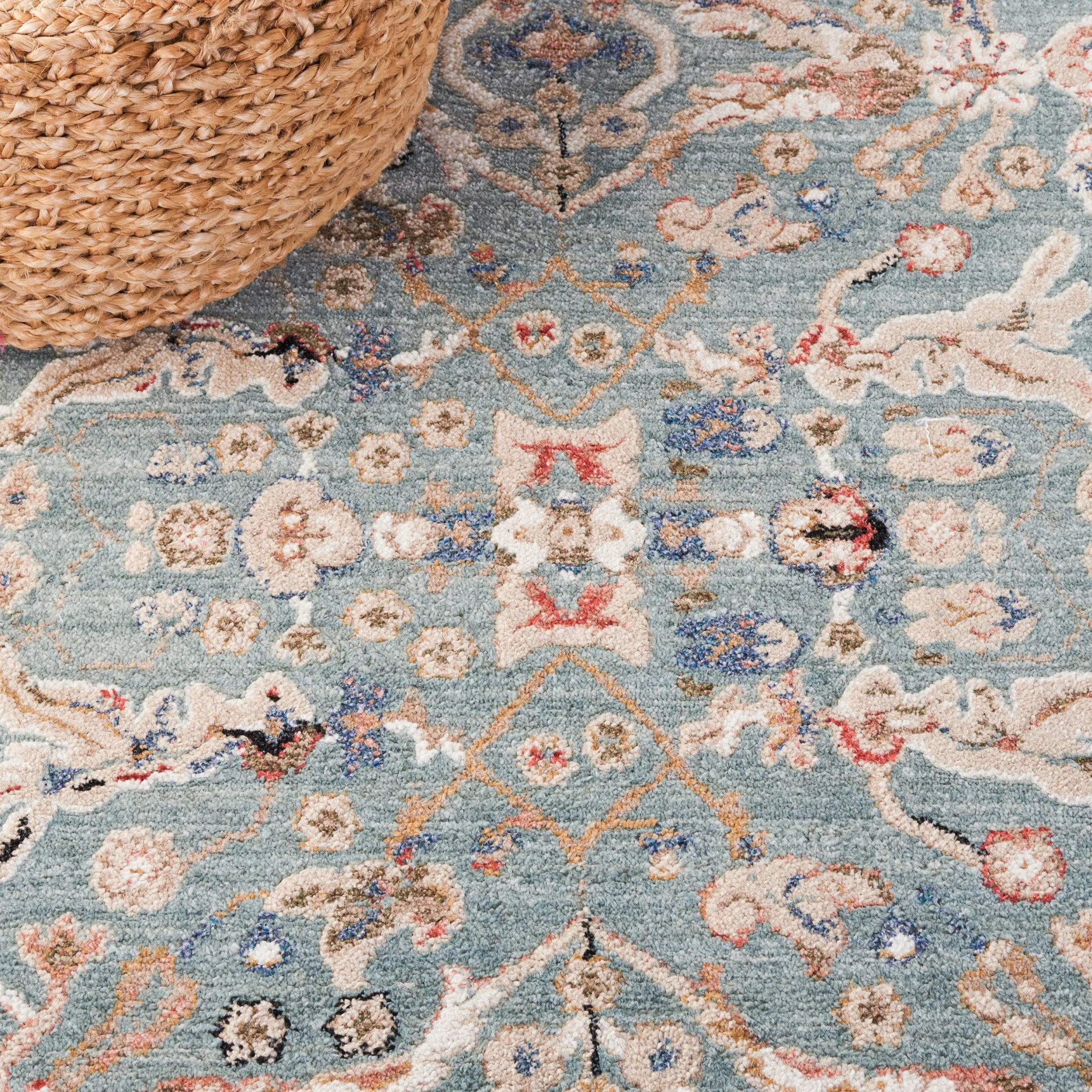 SAFAVIEH Vivaldi Benilda Oriental Rug