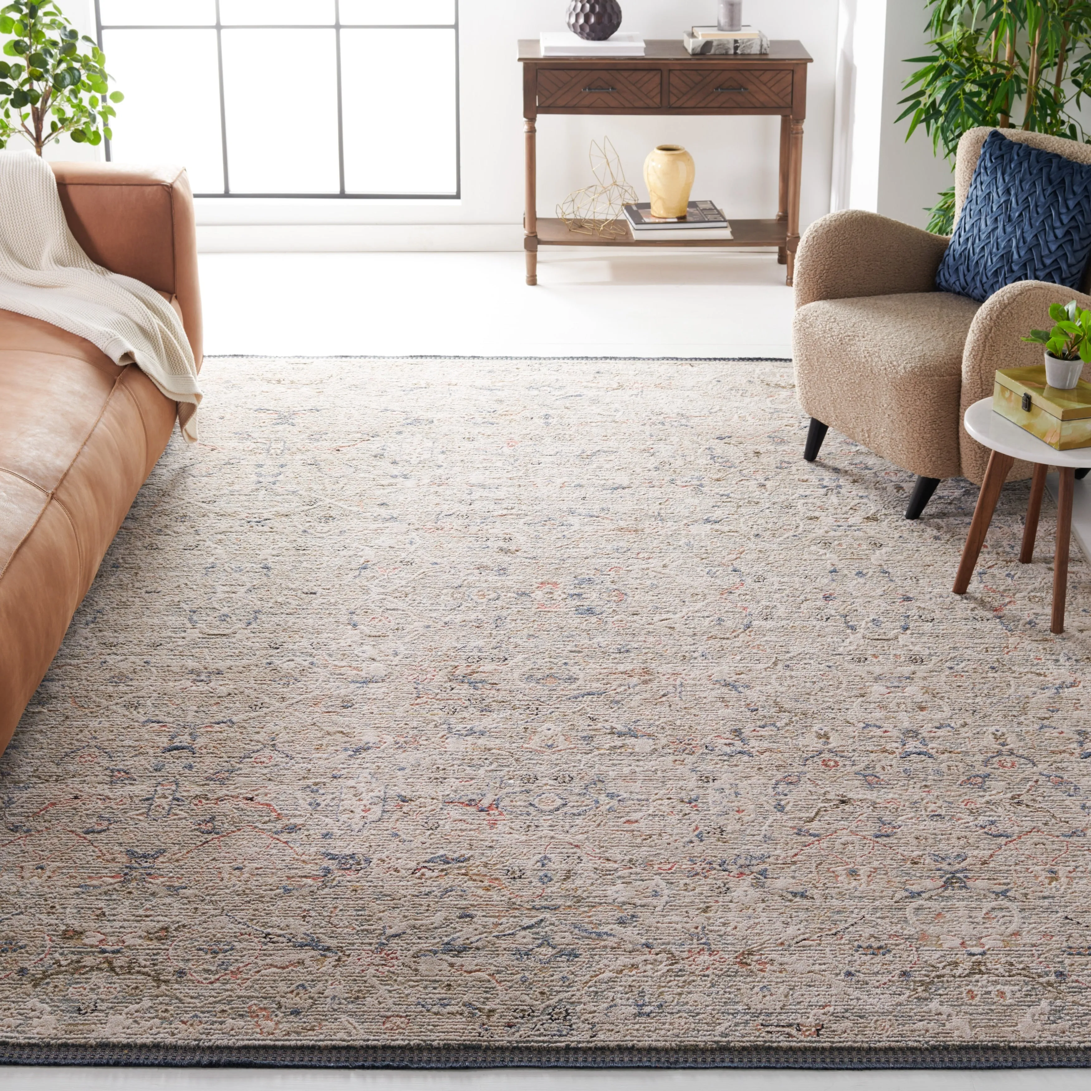 SAFAVIEH Vivaldi Benilda Oriental Rug