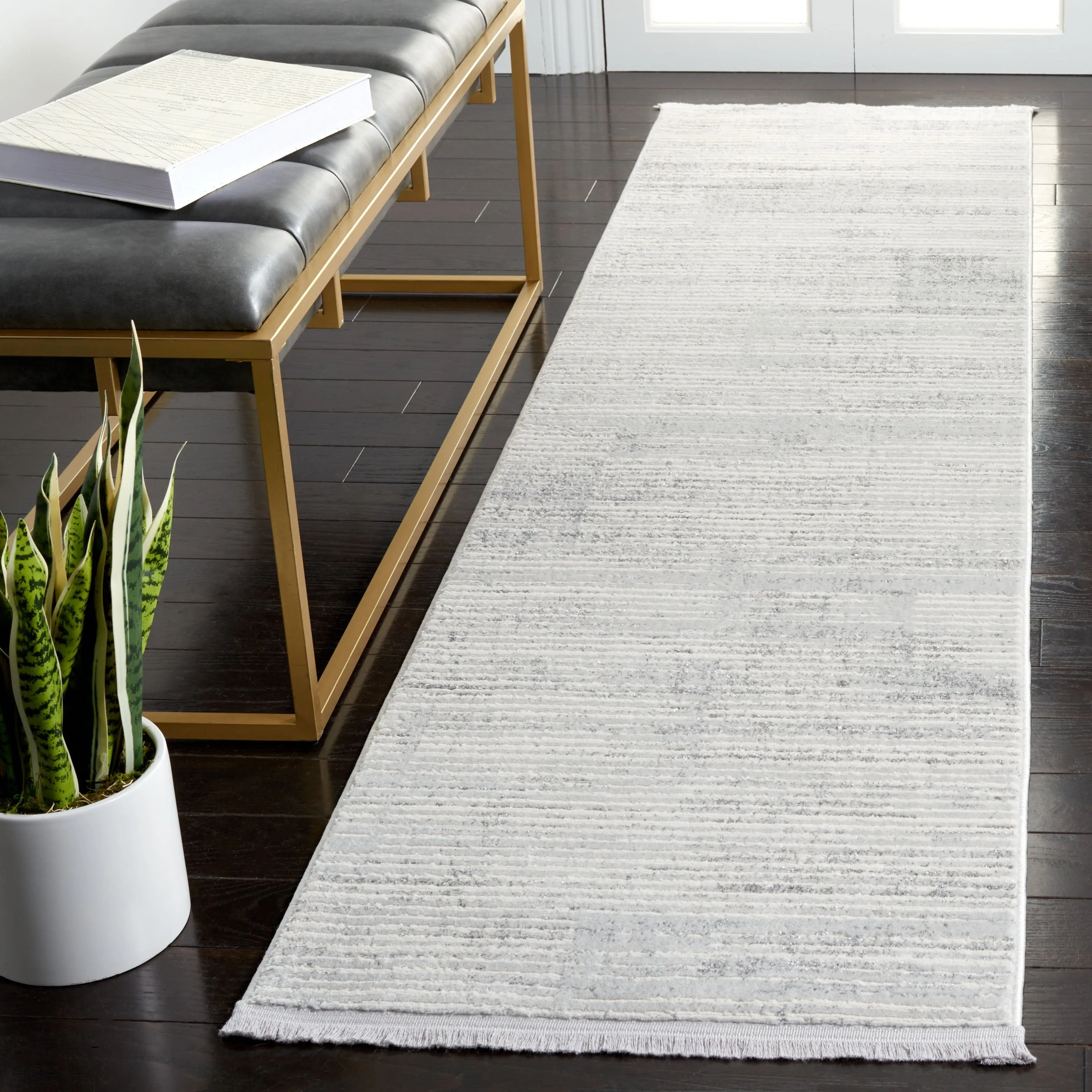 SAFAVIEH Whisper Arnhildur Modern Rug