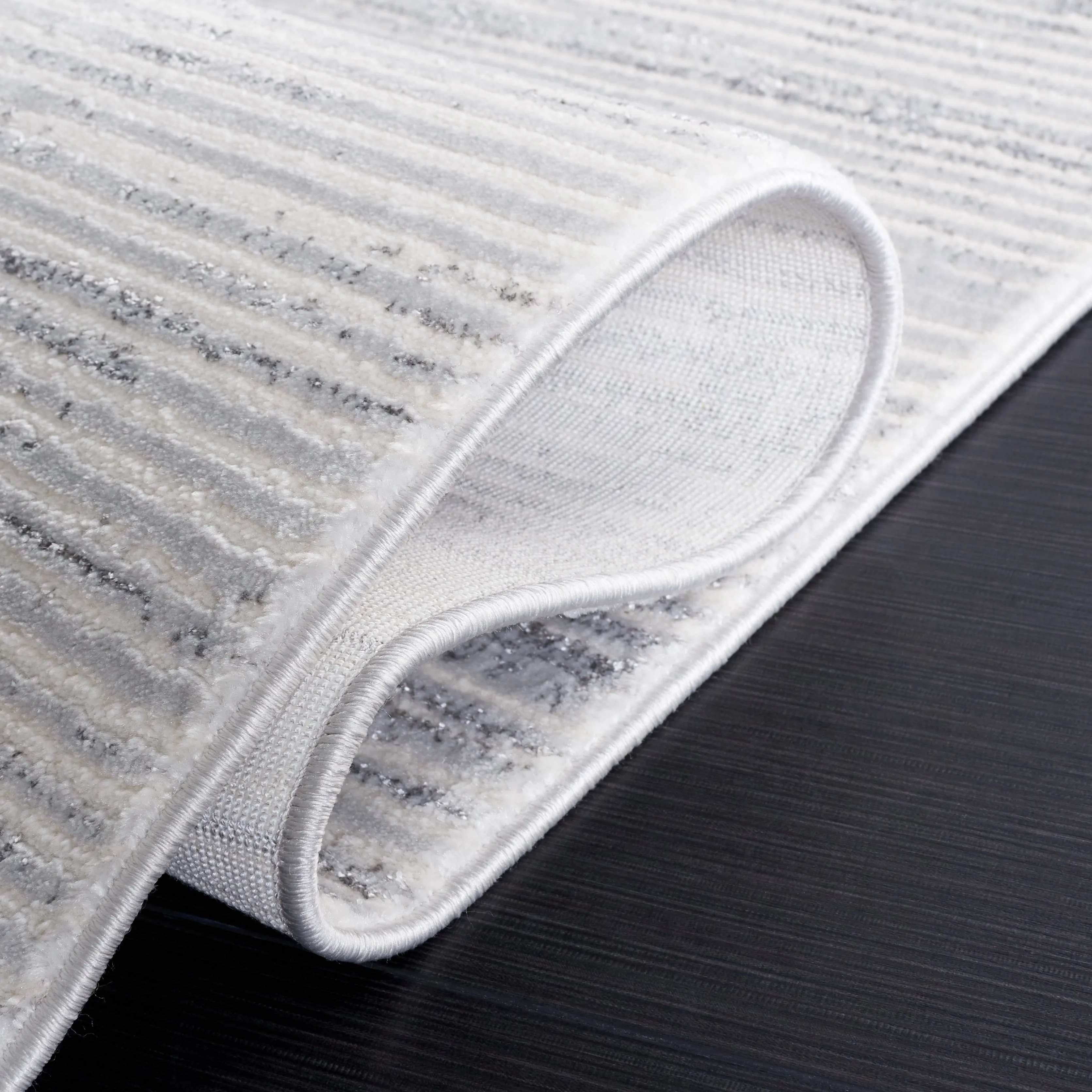 SAFAVIEH Whisper Arnhildur Modern Rug