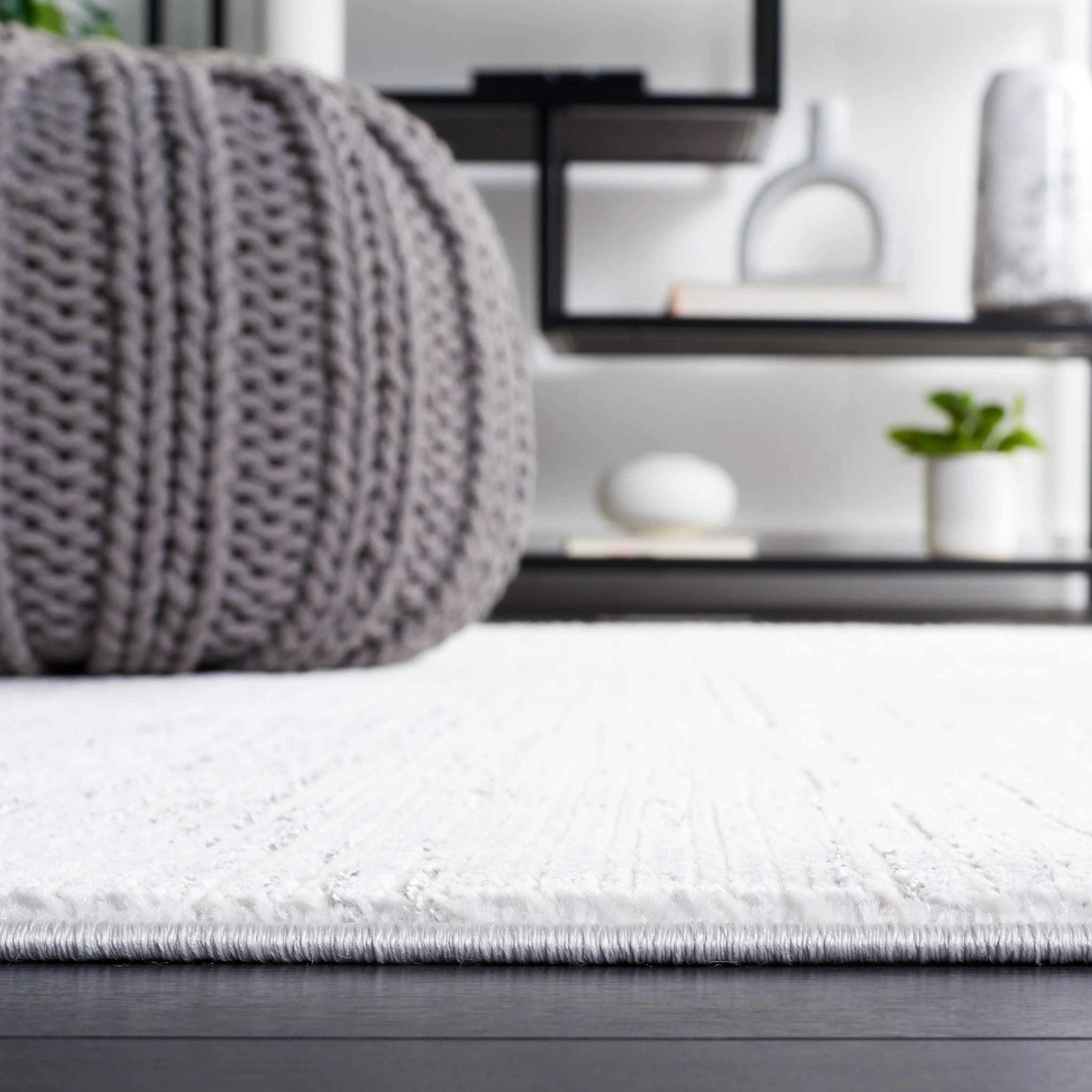 SAFAVIEH Whisper Arnhildur Modern Rug