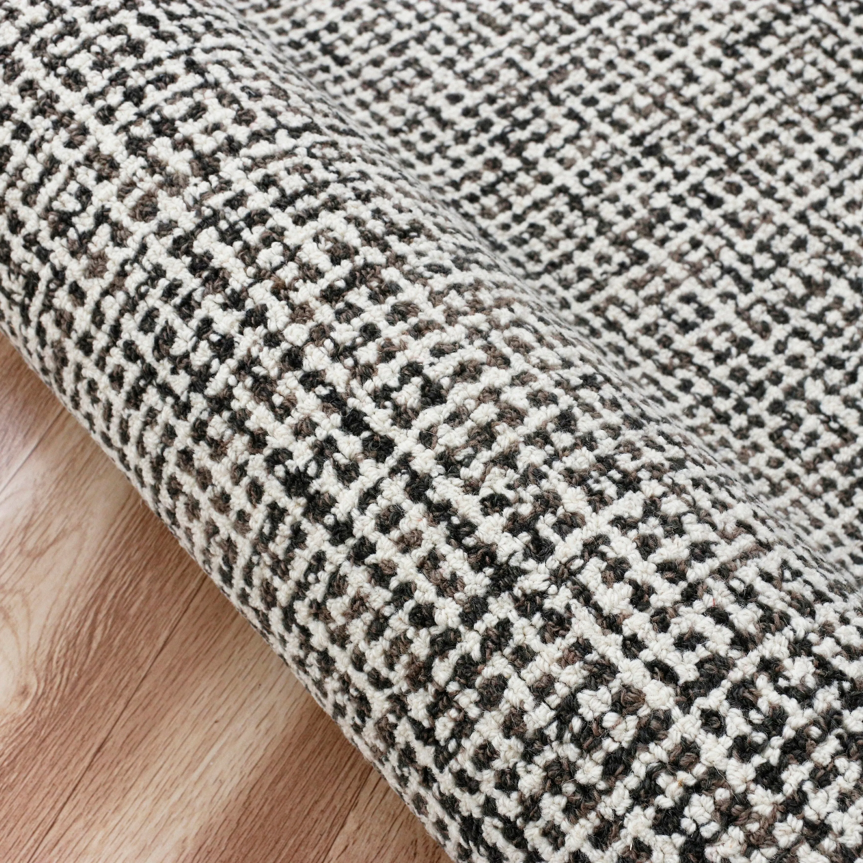 Sevita Hand-Tufted Checkered Geometric Wool Blend Indoor Area Rug