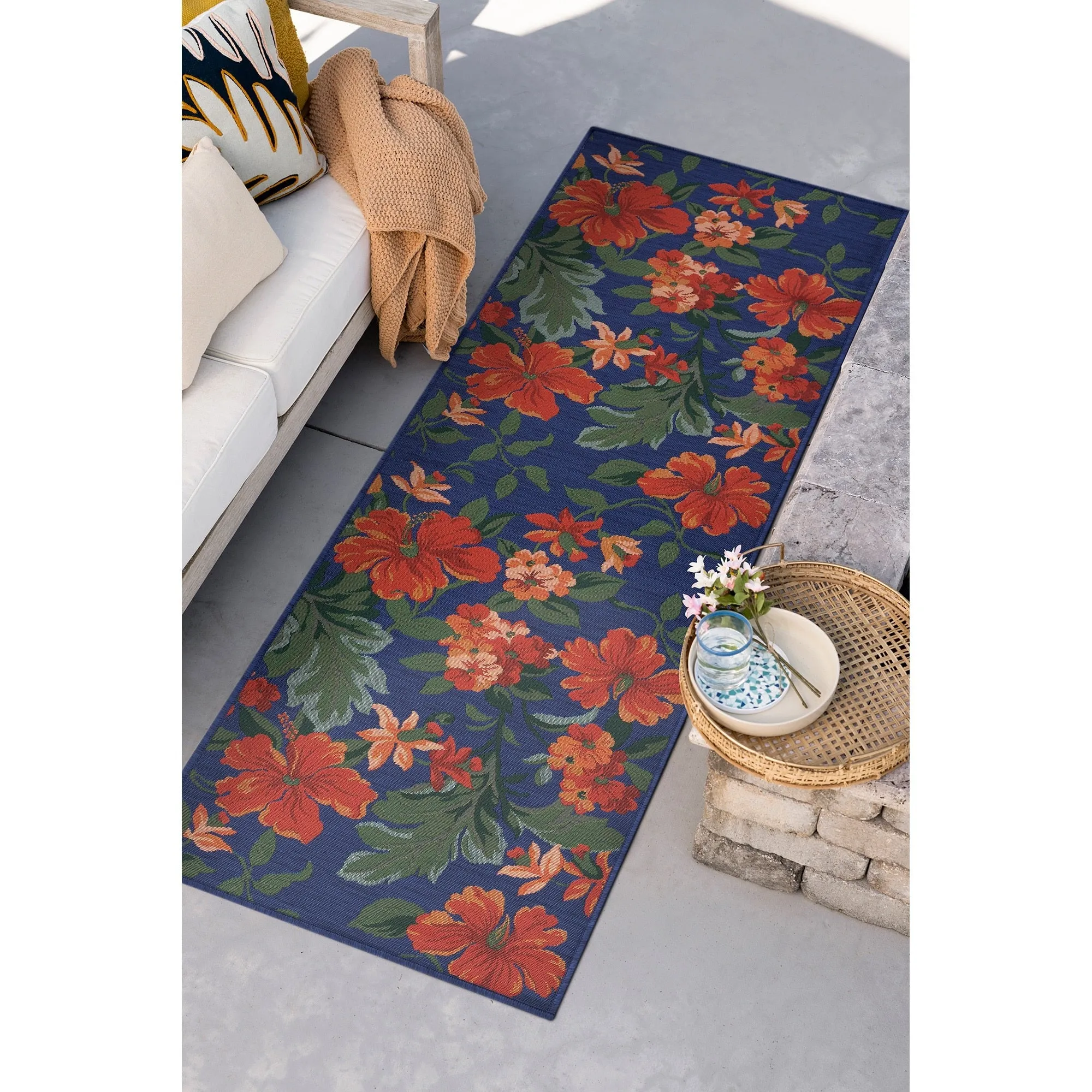 Sizzling Nautical & Coastal Floral & Botanical Indoor/Outdoor Area Rug