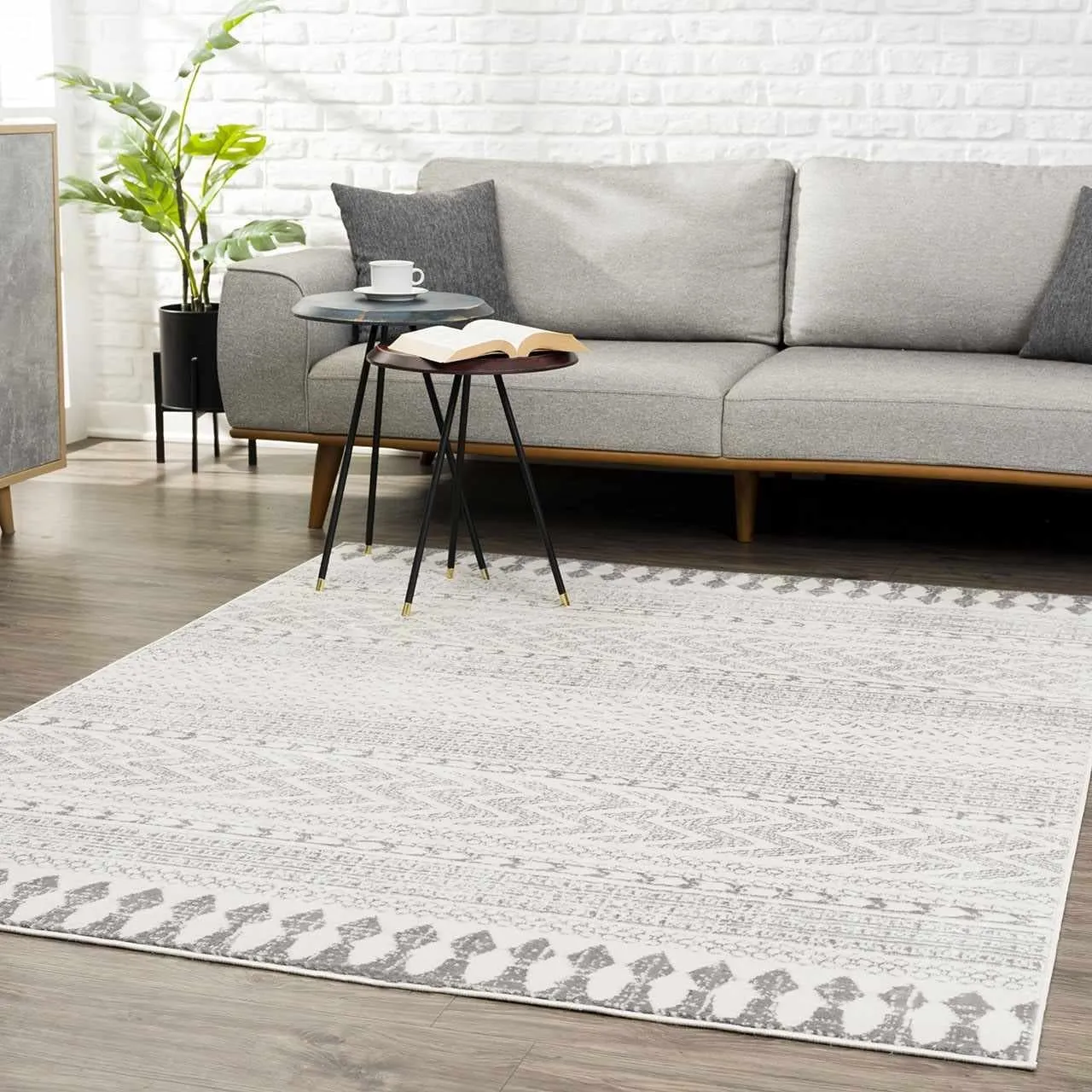 Tlacopan Geometric Moroccan Trellis Farmhouse Area Rug - Rustic Kilim Pattern
