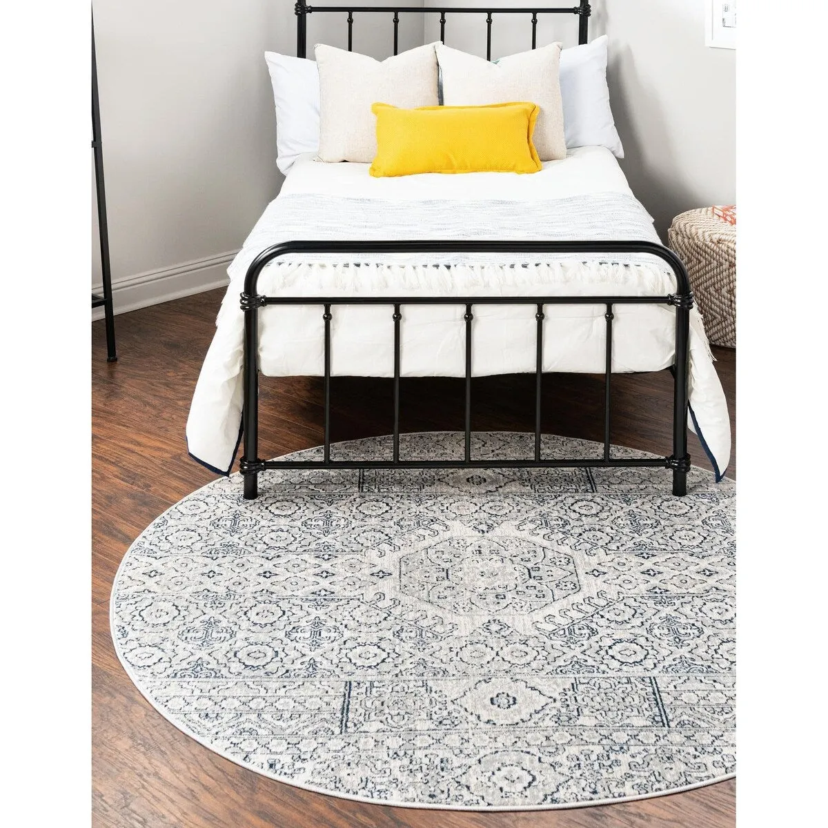 Traditional Haifa Collection Area Rug