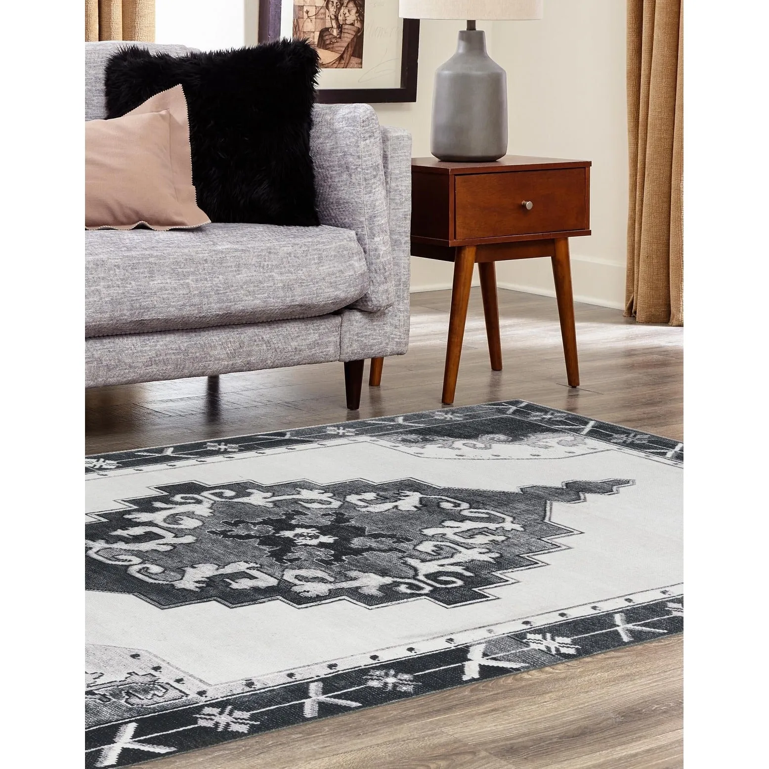 Traditional Rine Collection Area Rug