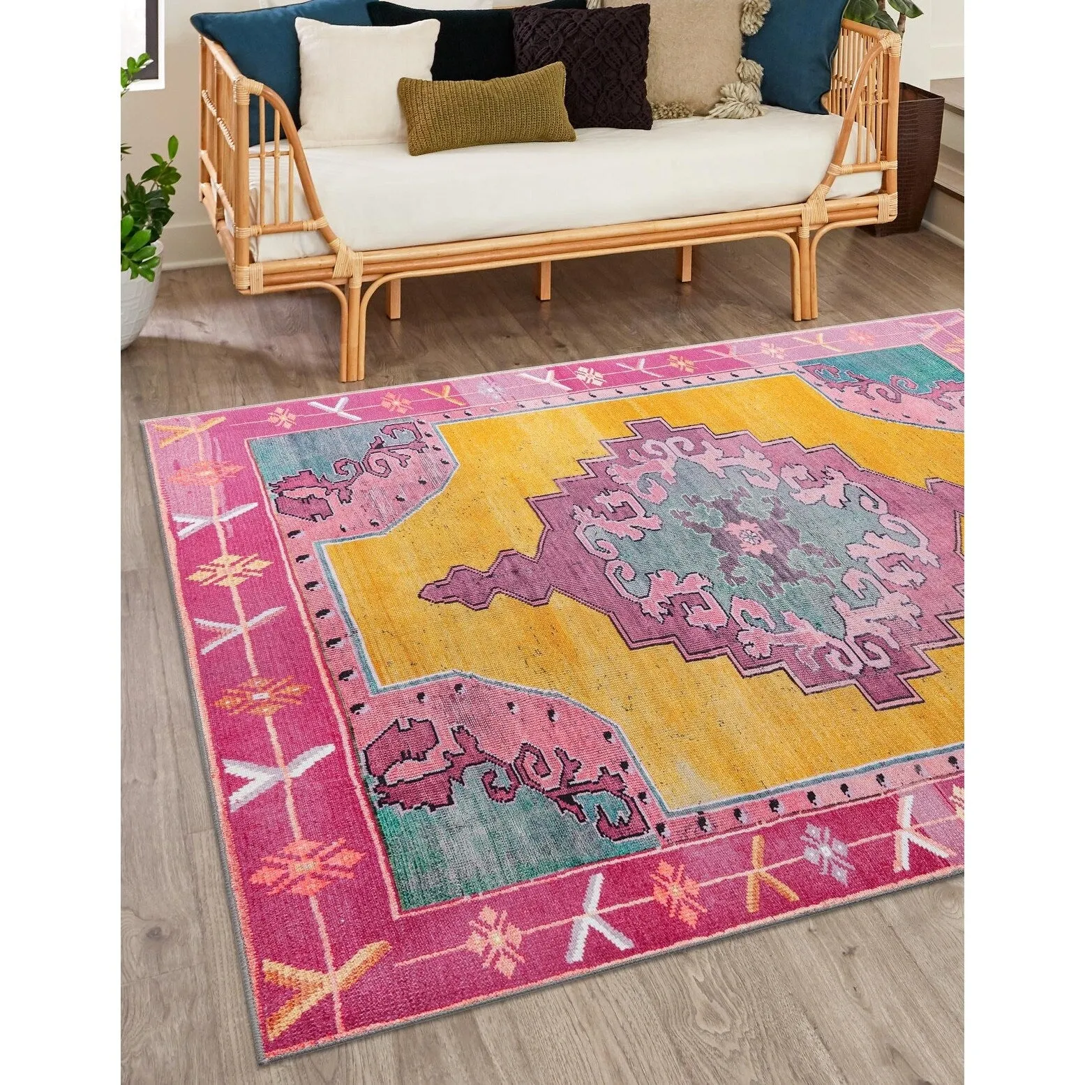 Traditional Rine Collection Area Rug
