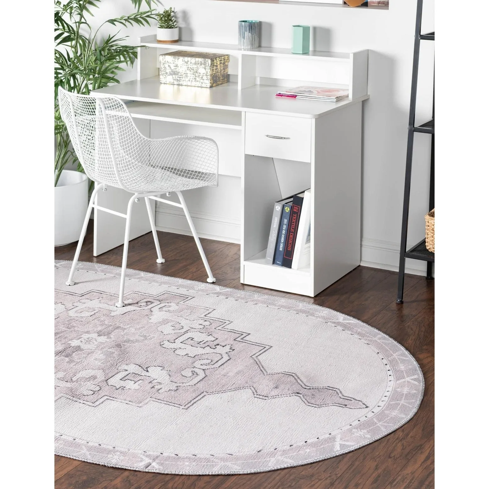 Traditional Rine Collection Area Rug