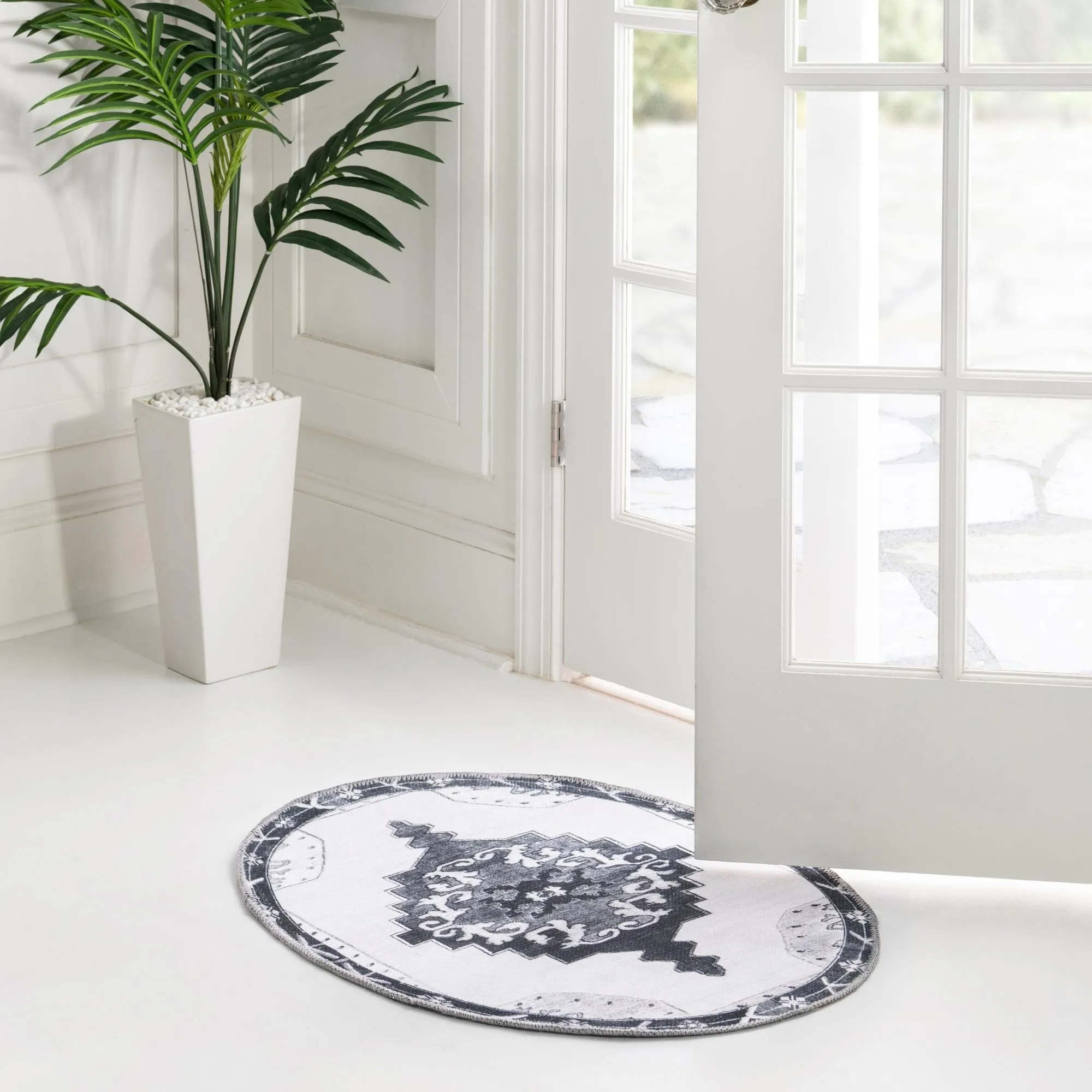 Traditional Rine Collection Area Rug