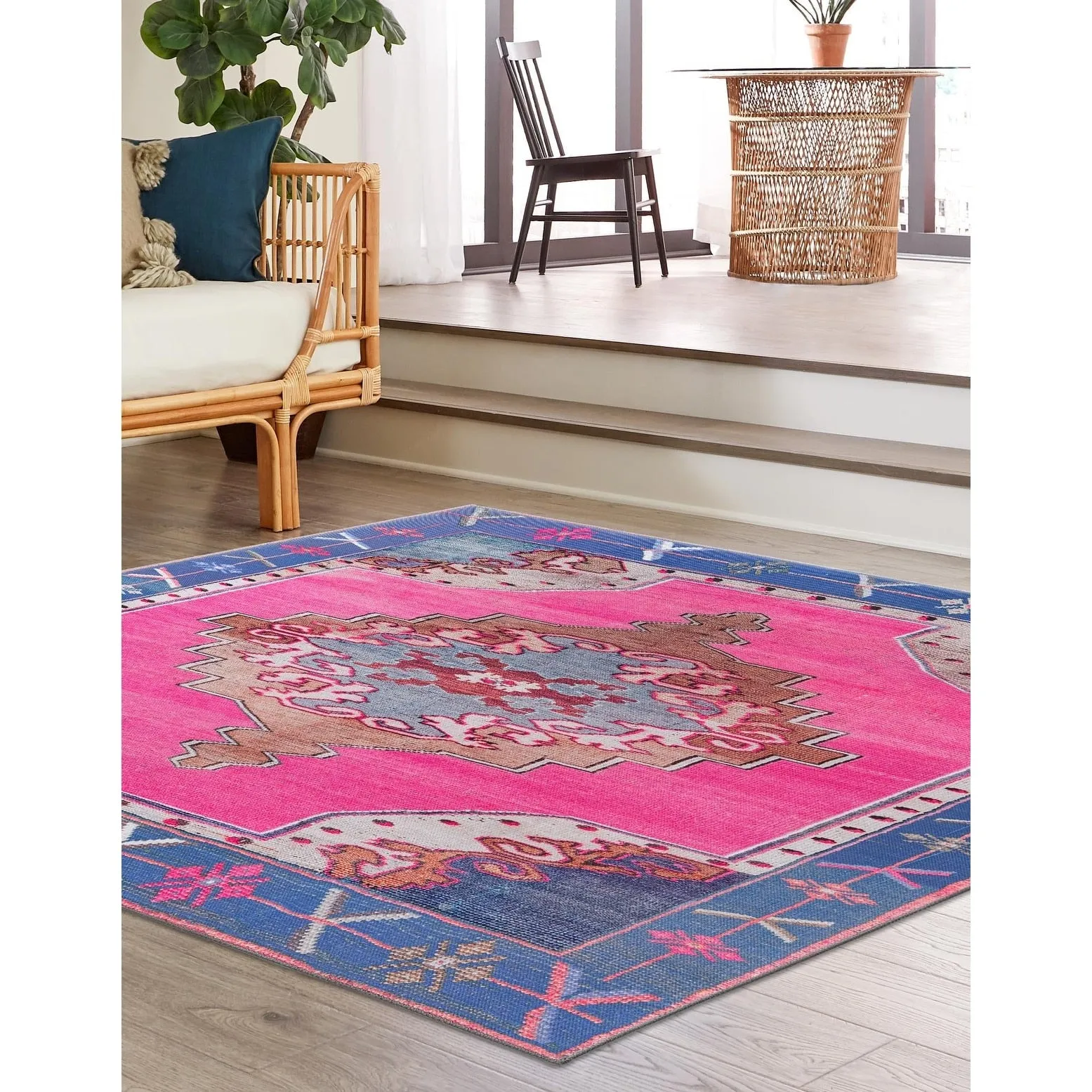 Traditional Rine Collection Area Rug