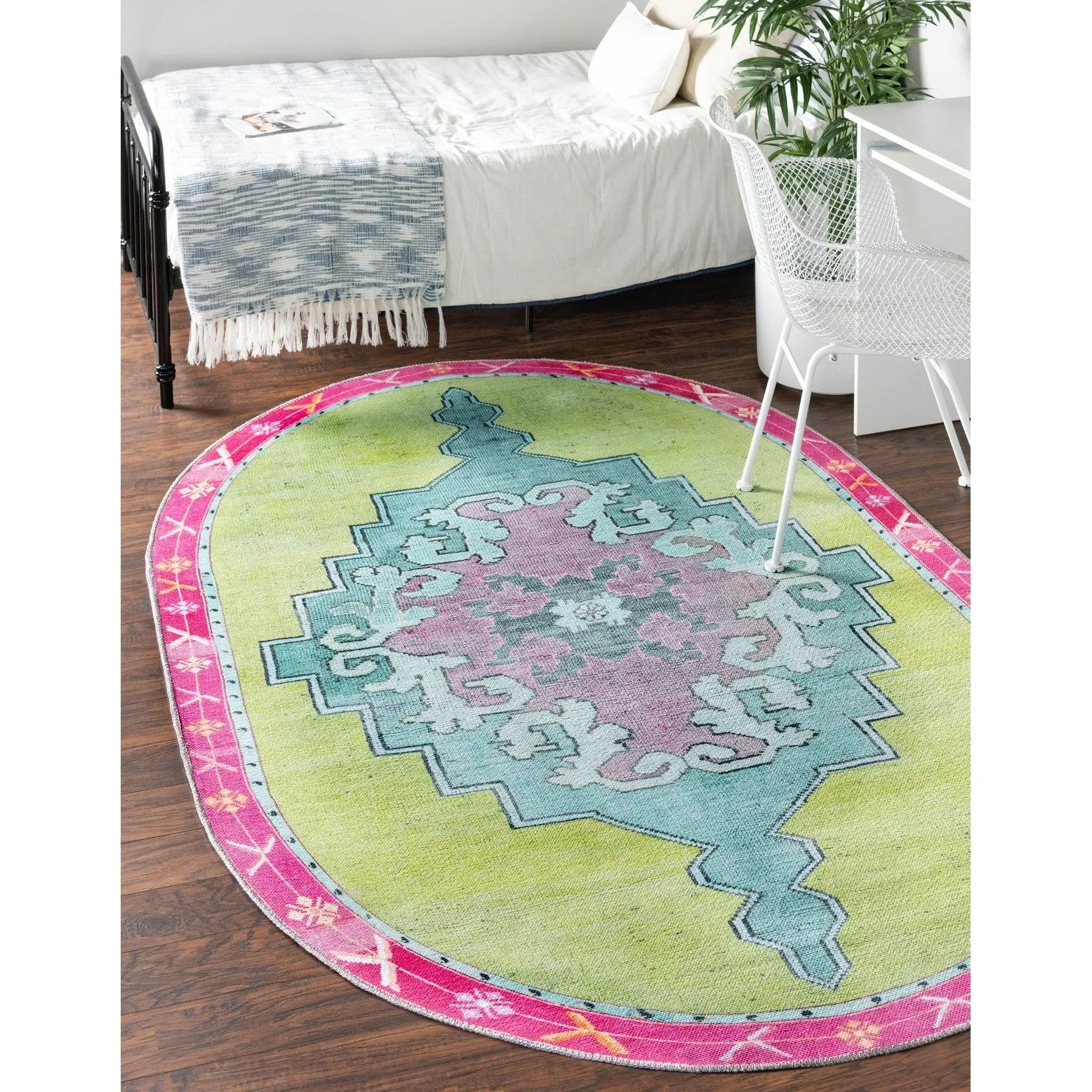Traditional Rine Collection Area Rug