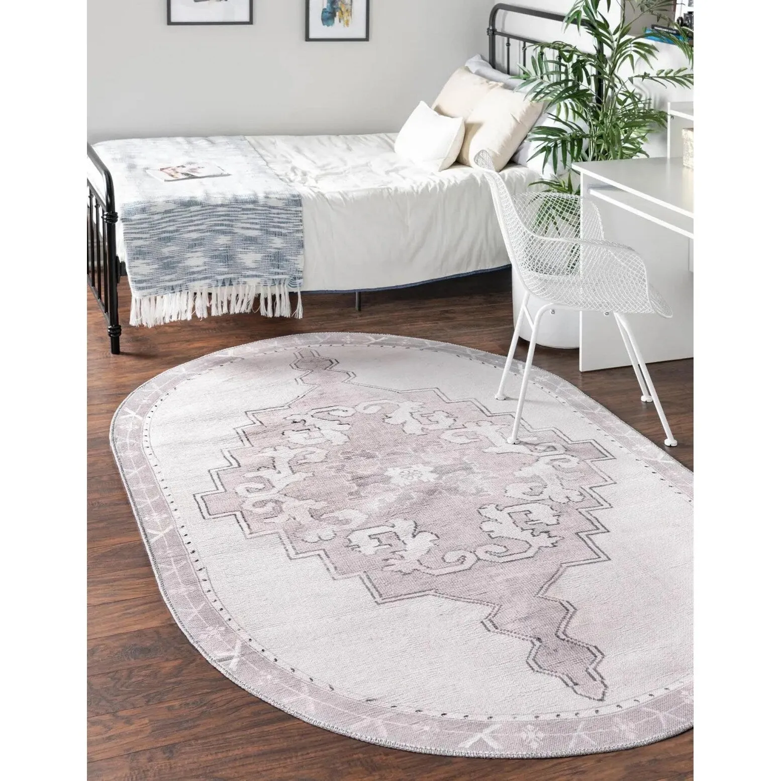 Traditional Rine Collection Area Rug