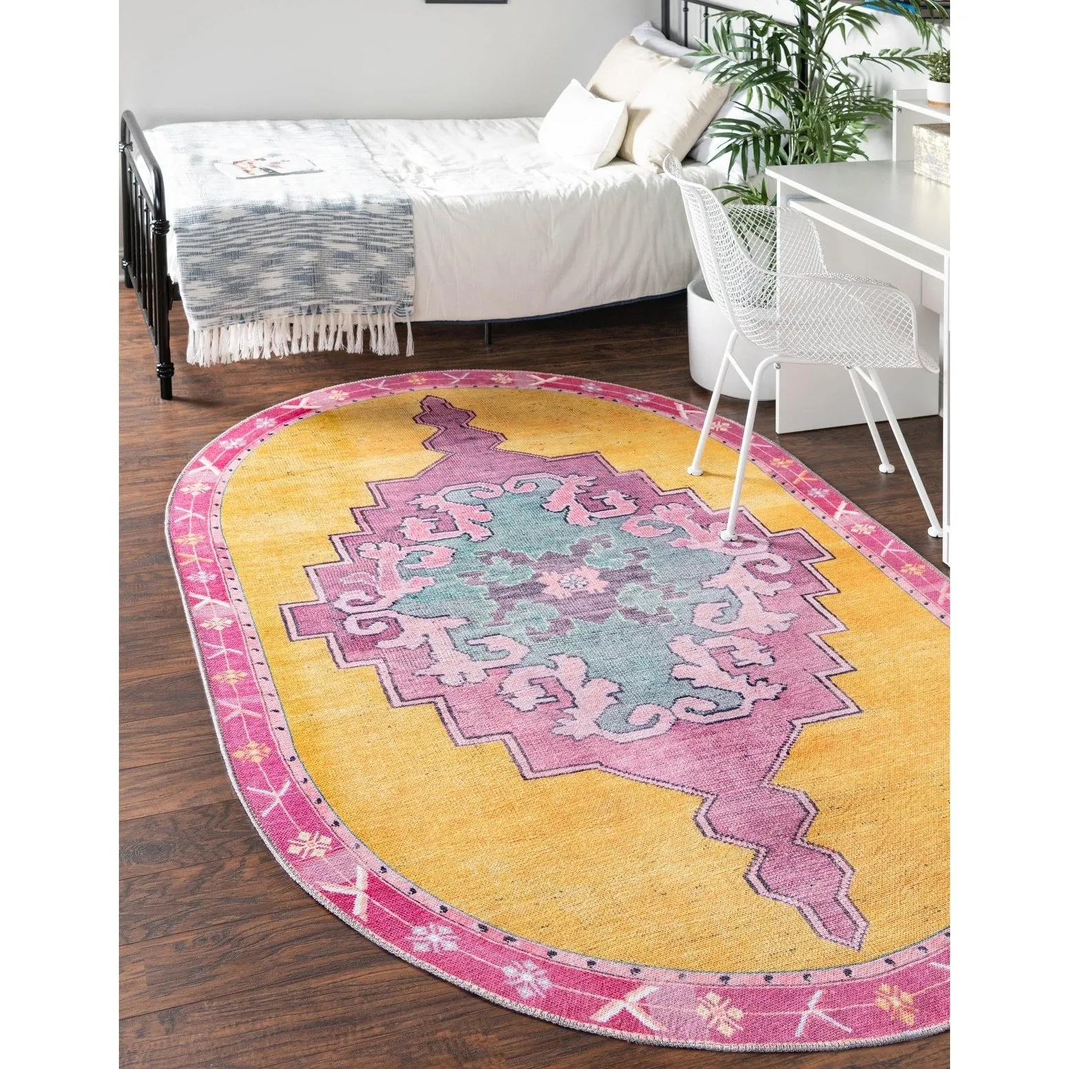 Traditional Rine Collection Area Rug