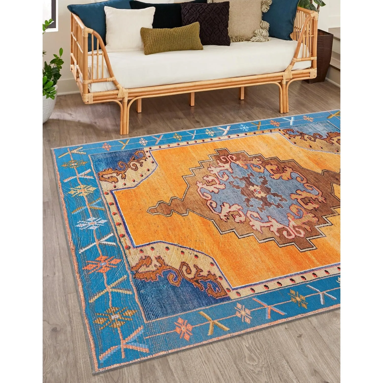 Traditional Rine Collection Area Rug