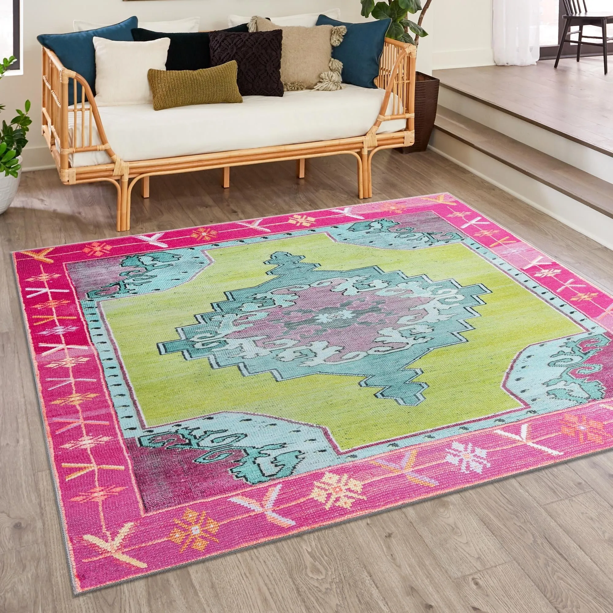 Traditional Rine Collection Area Rug