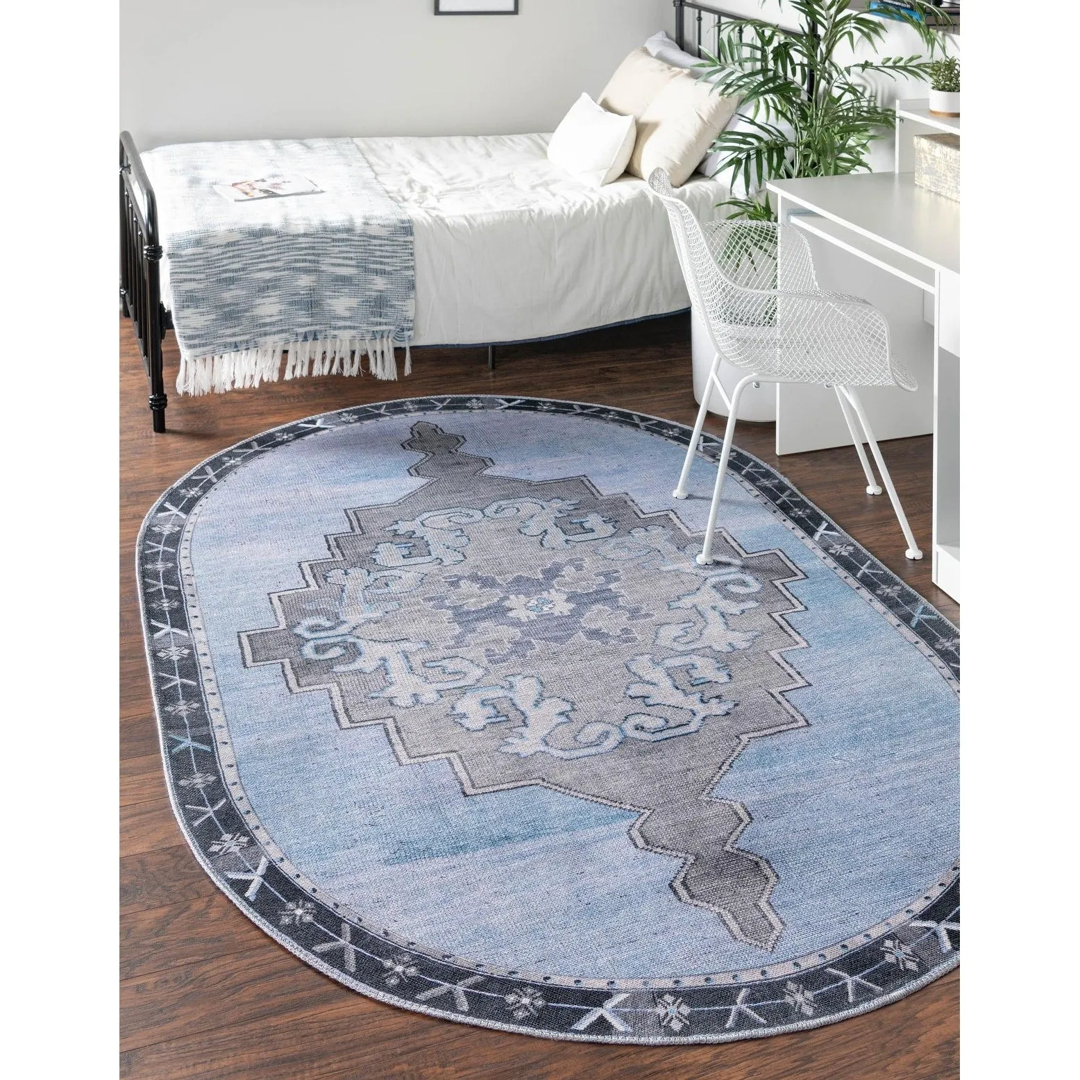Traditional Rine Collection Area Rug