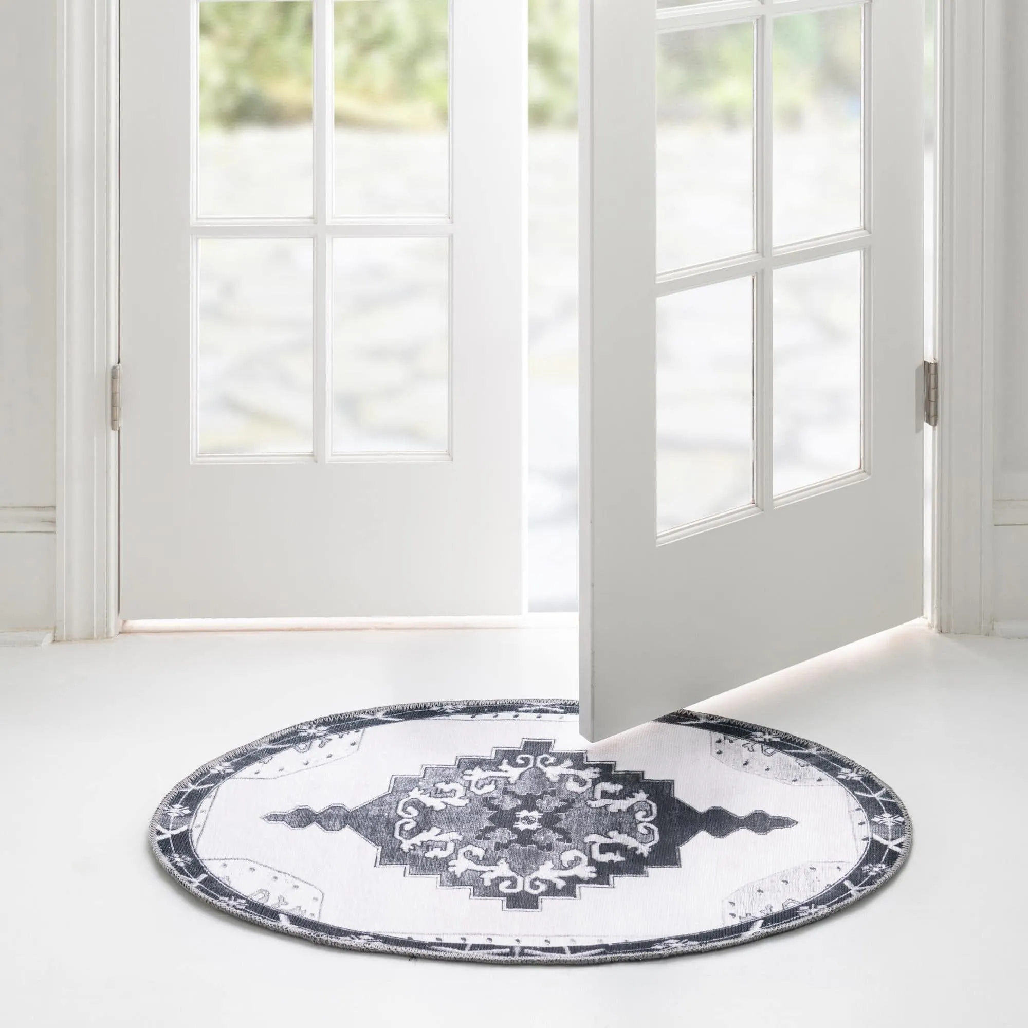 Traditional Rine Collection Area Rug