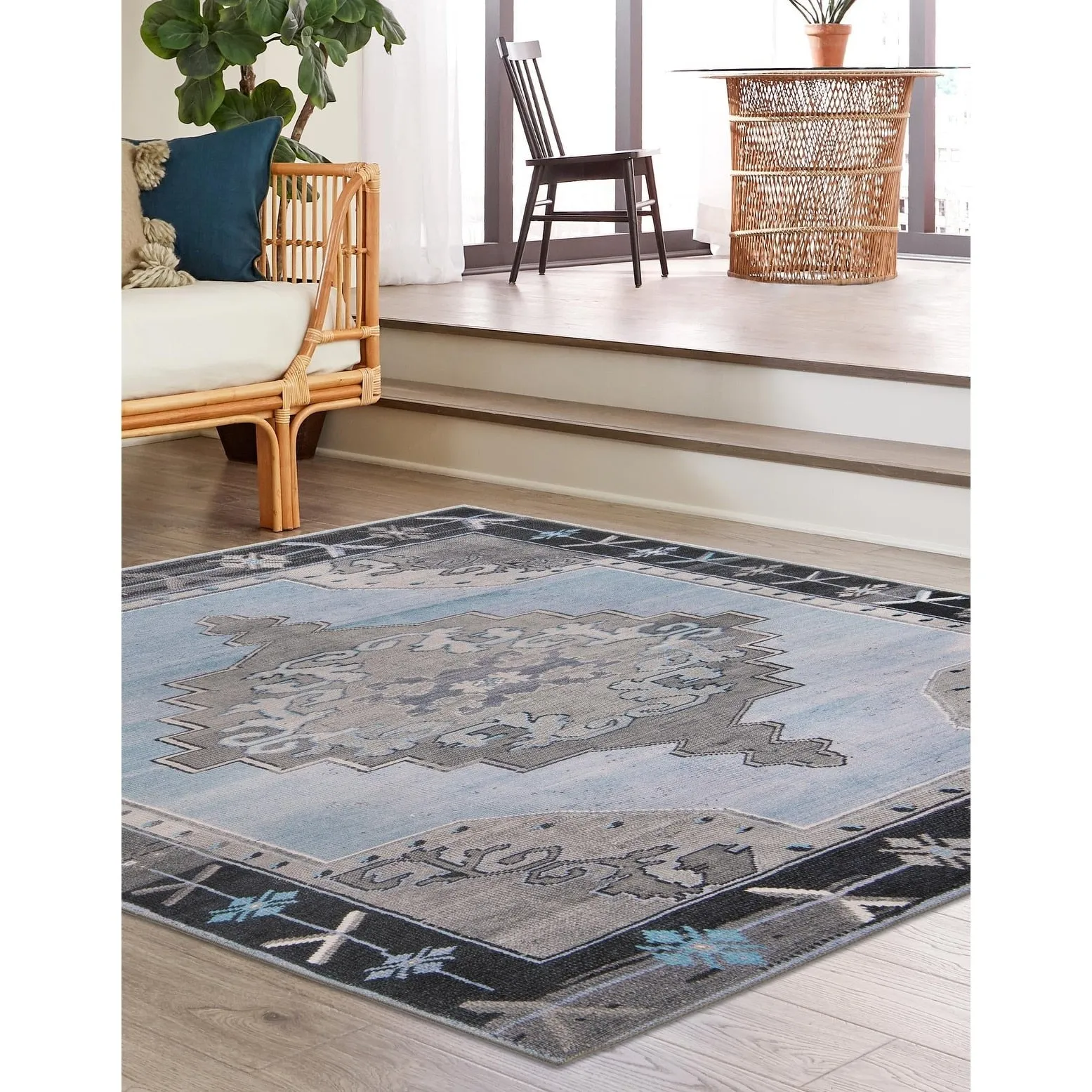 Traditional Rine Collection Area Rug