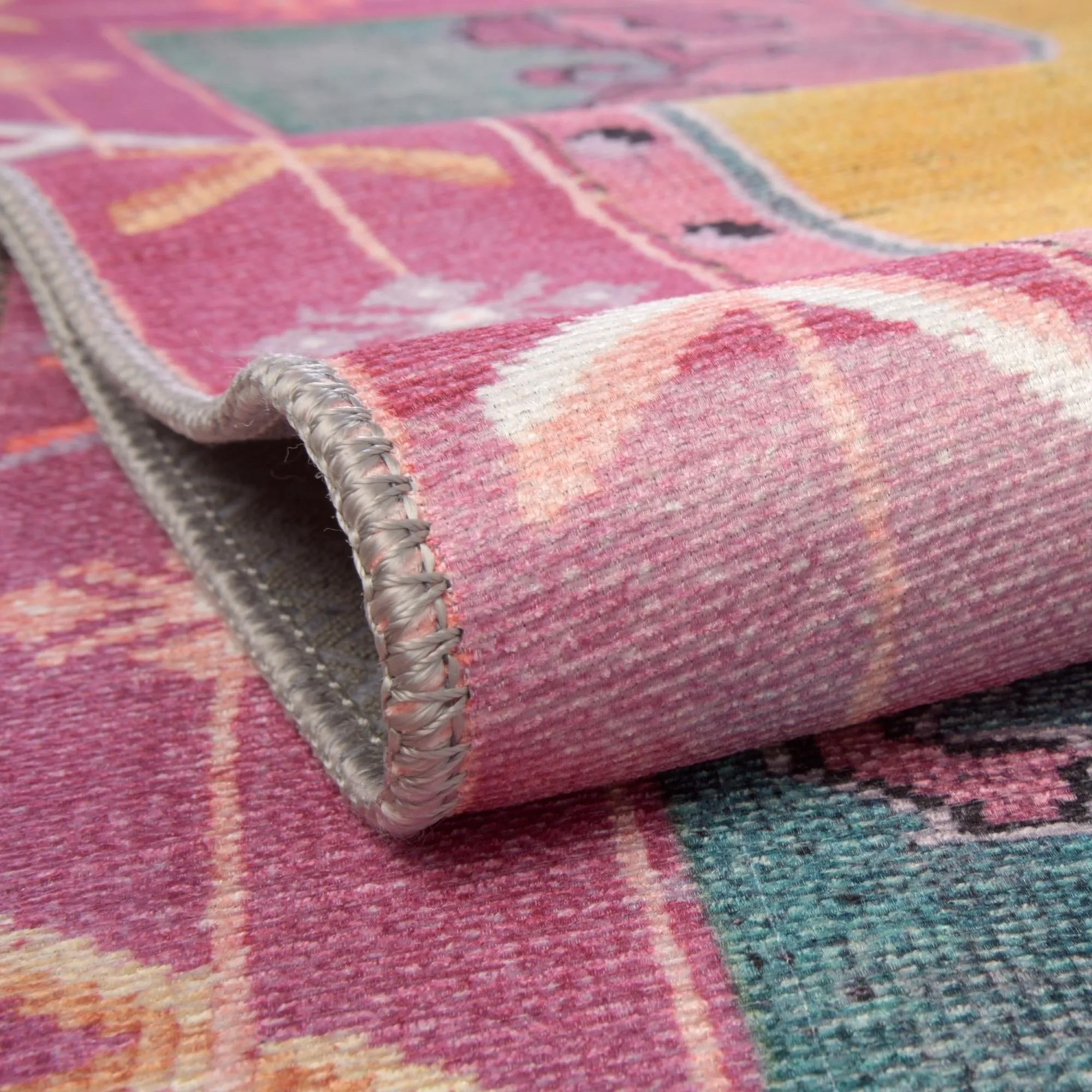 Traditional Rine Collection Area Rug