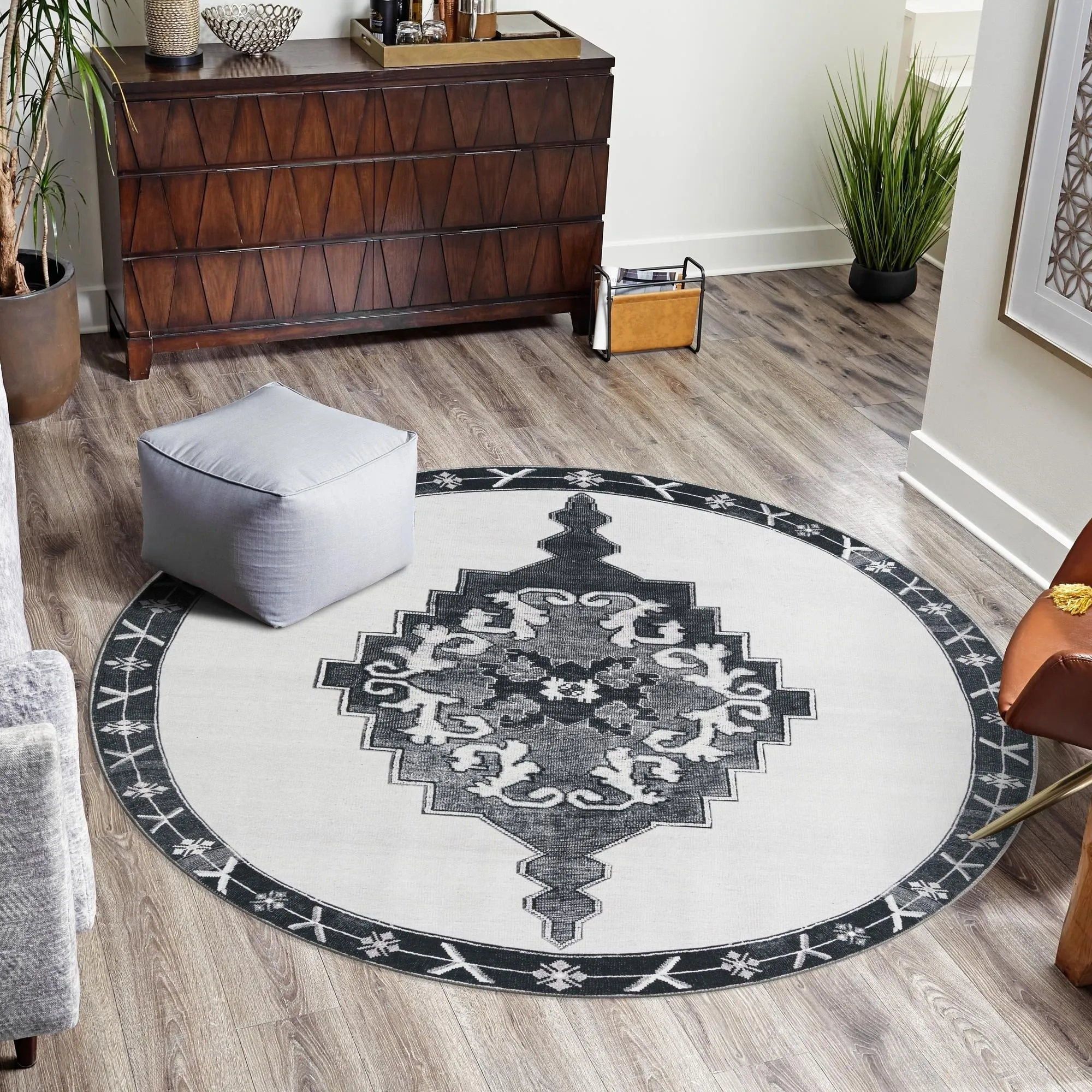 Traditional Rine Collection Area Rug