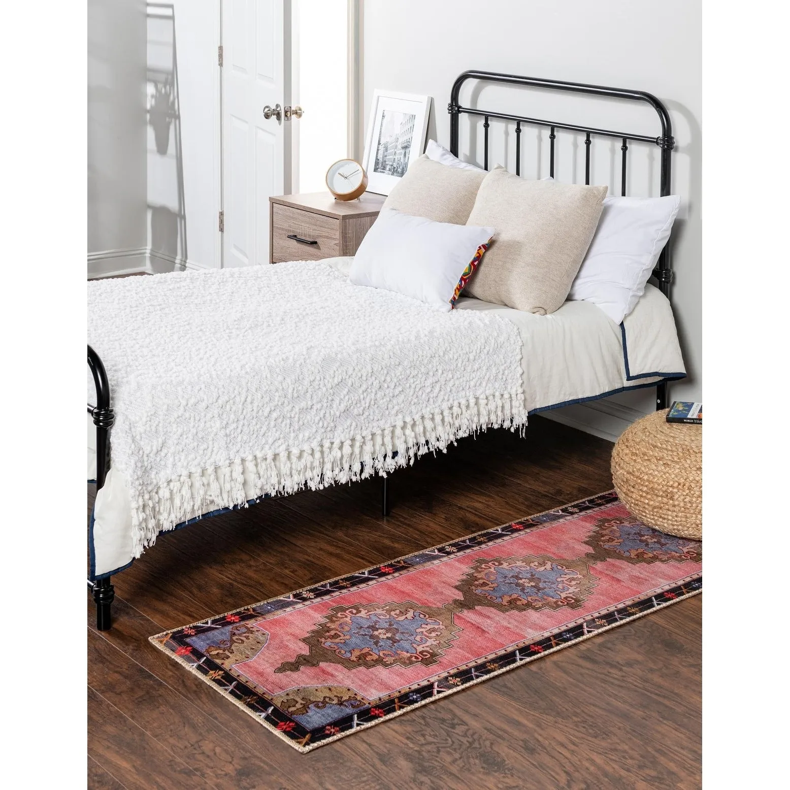 Traditional Rine Collection Area Rug