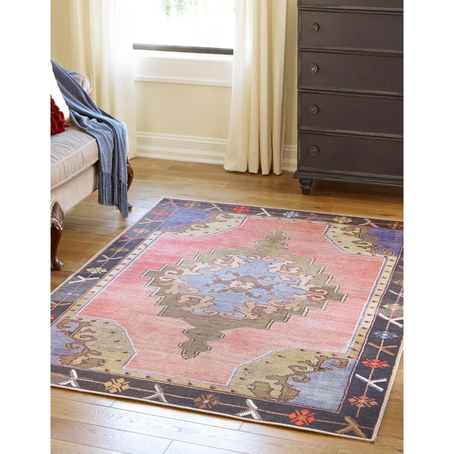 Traditional Rine Collection Area Rug