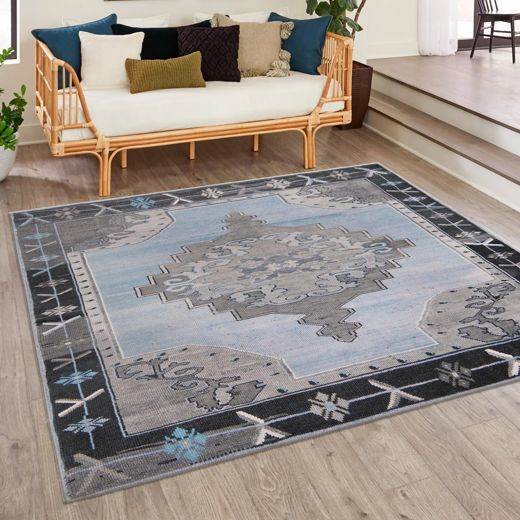 Traditional Rine Collection Area Rug