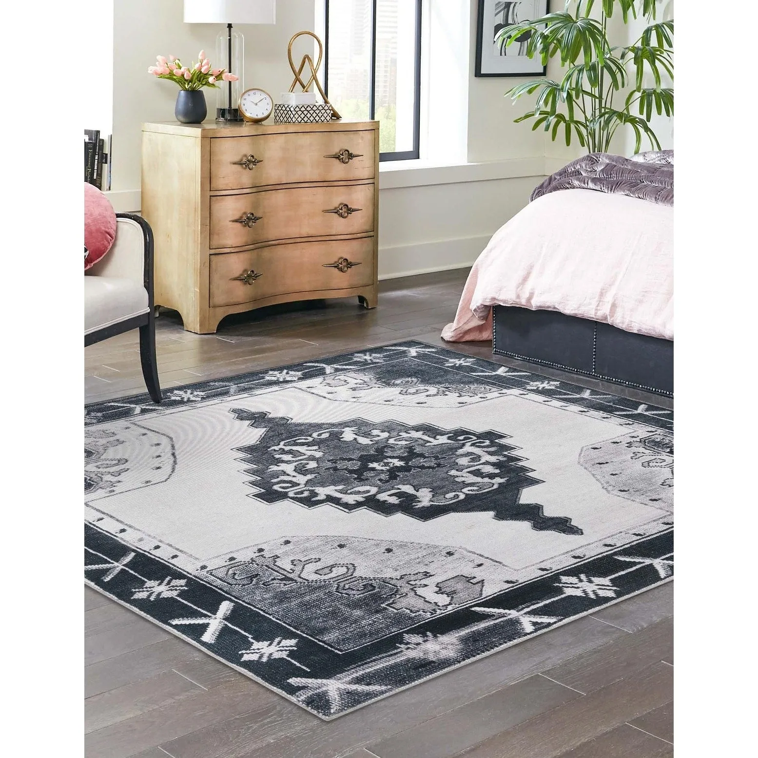 Traditional Rine Collection Area Rug