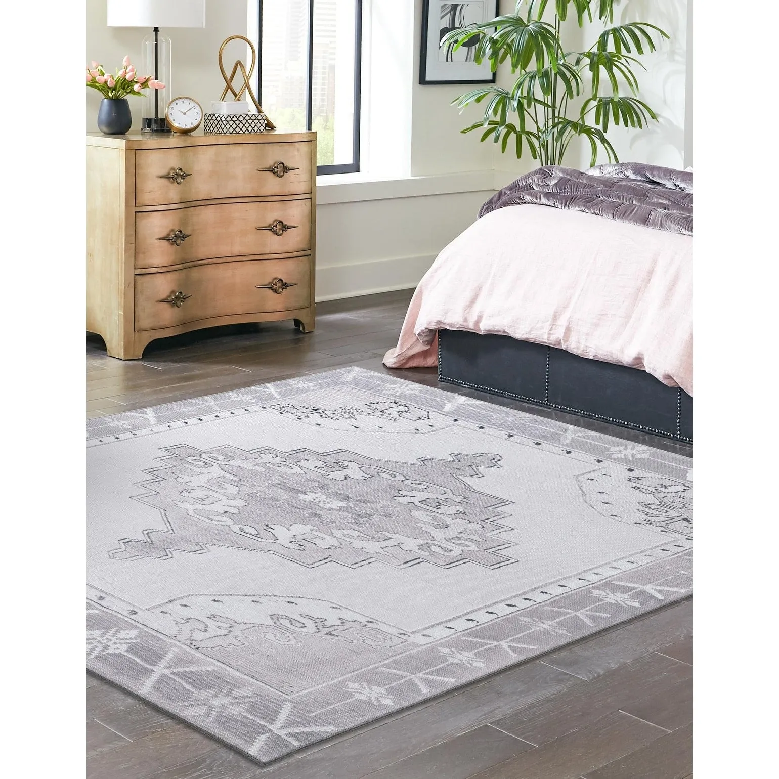 Traditional Rine Collection Area Rug