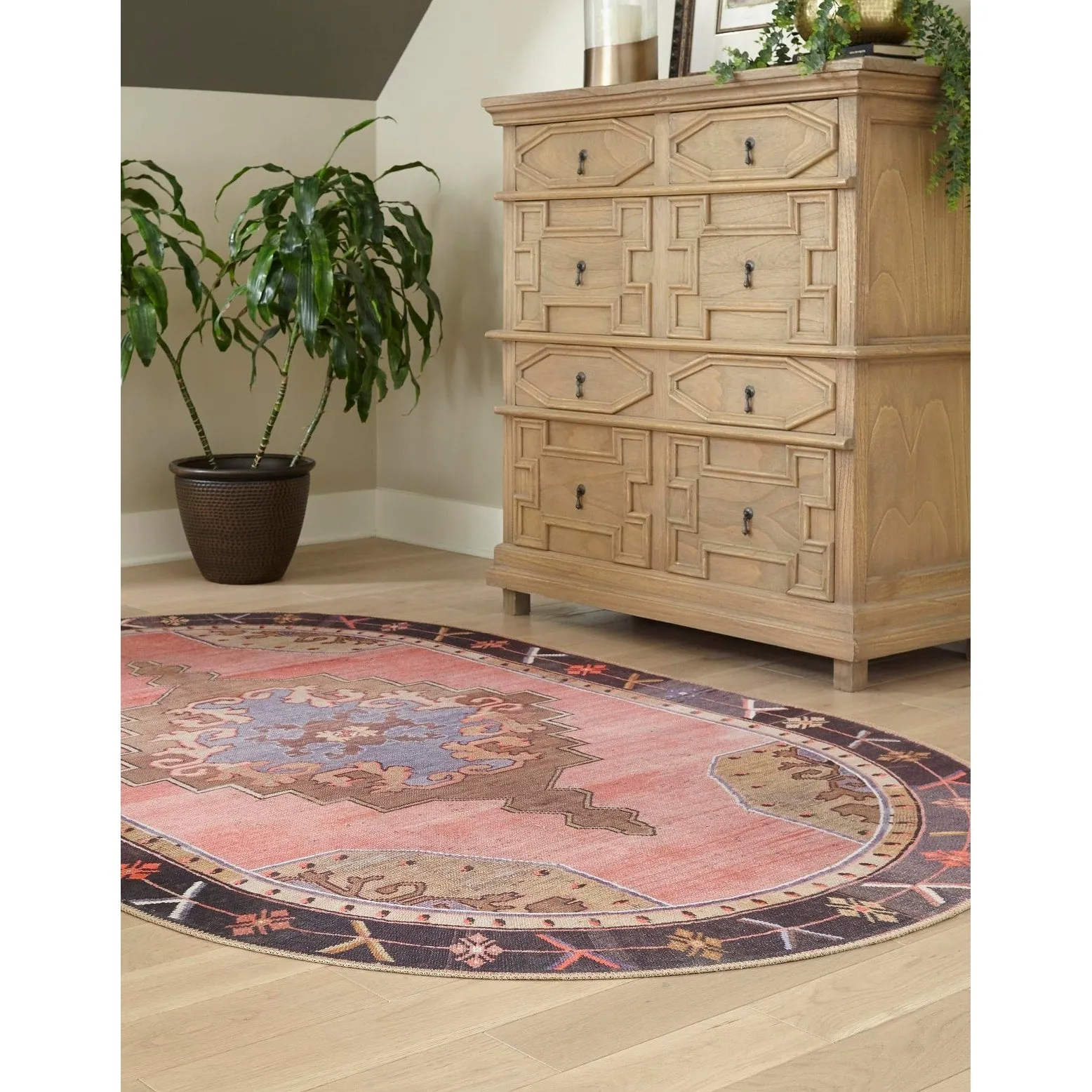 Traditional Rine Collection Area Rug