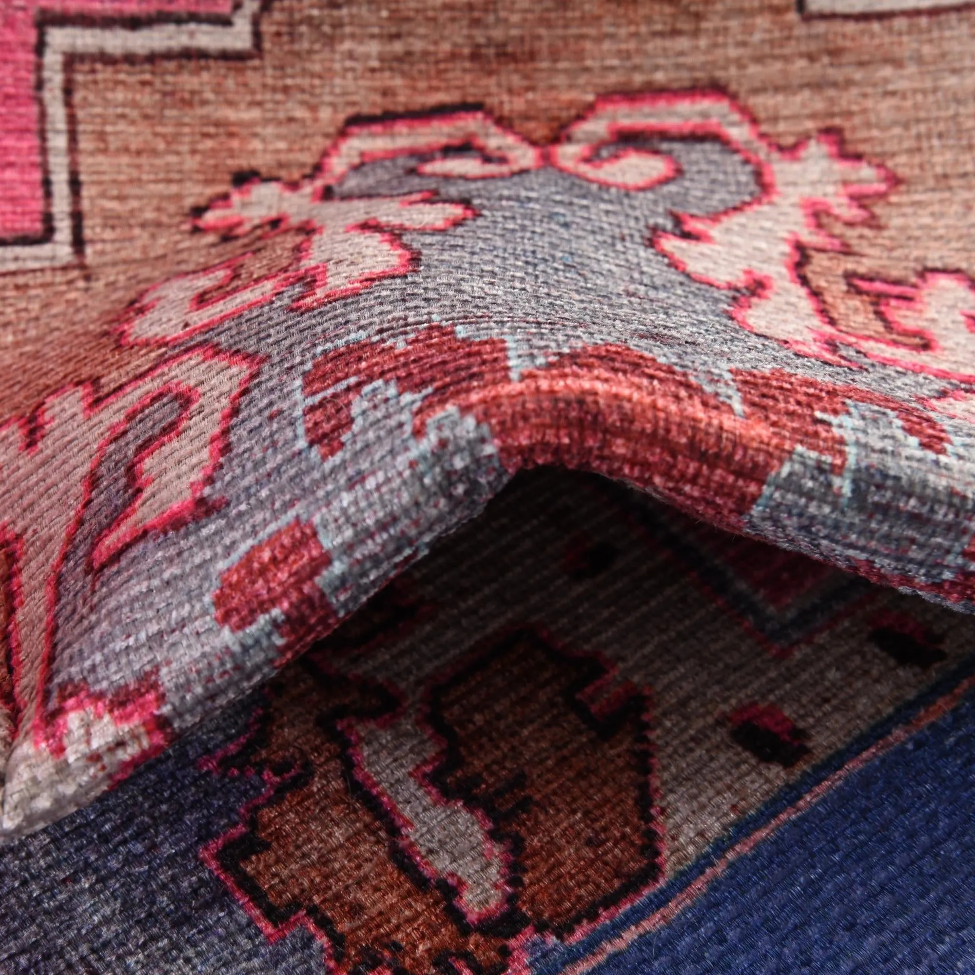Traditional Rine Collection Area Rug