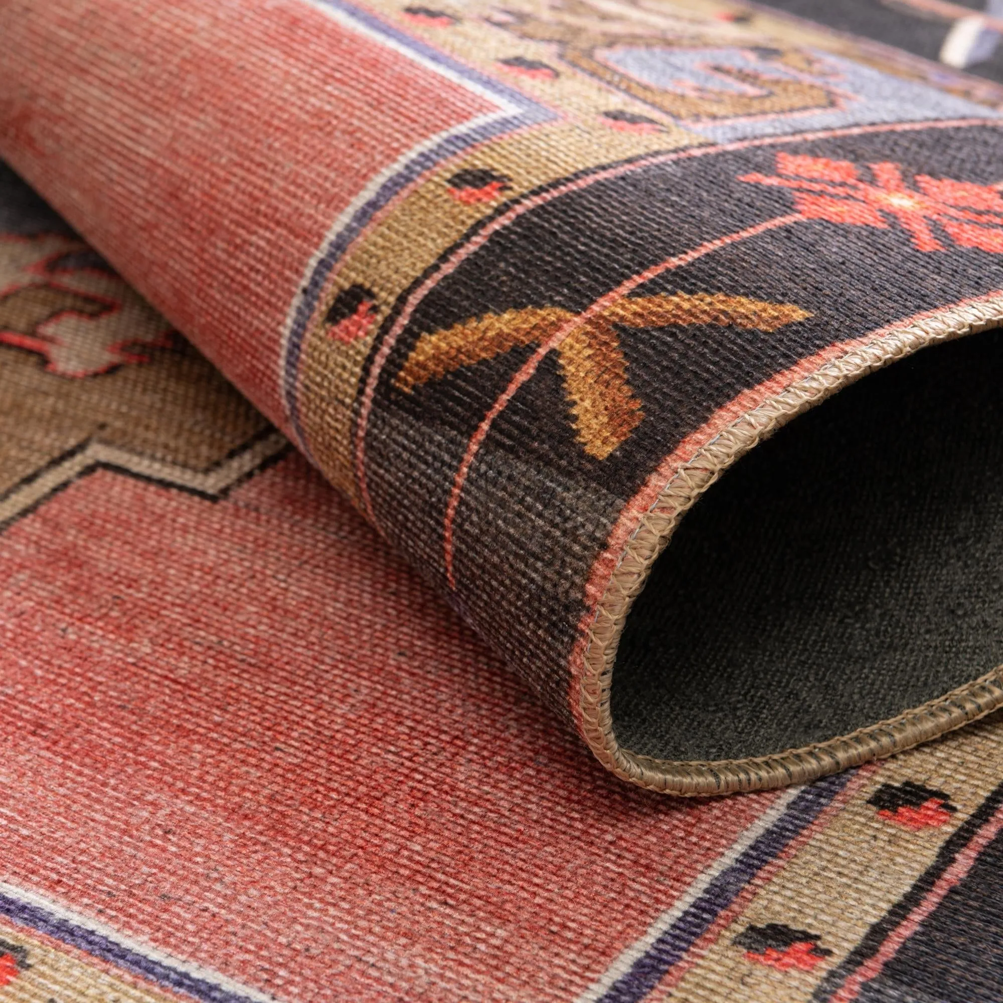 Traditional Rine Collection Area Rug