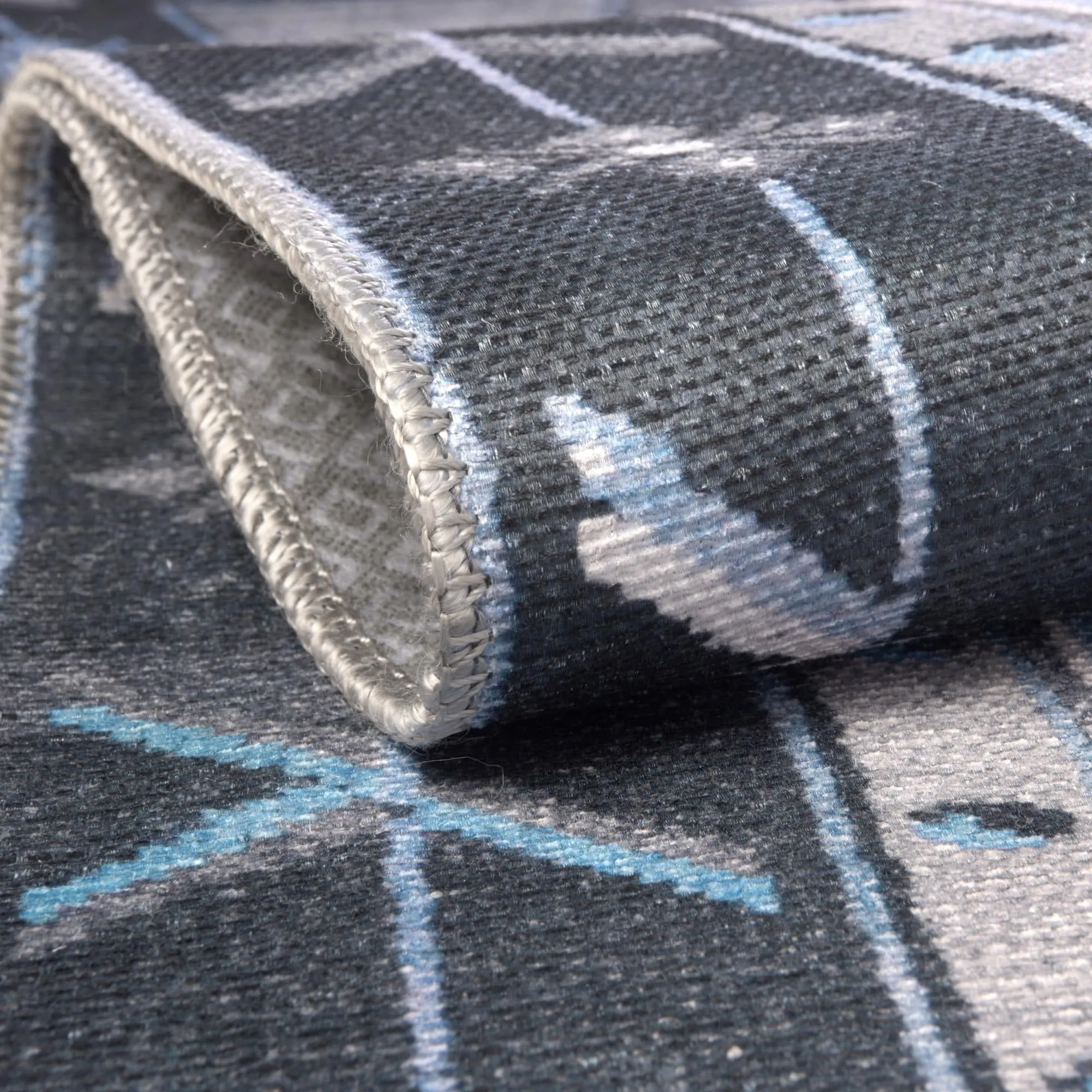 Traditional Rine Collection Area Rug