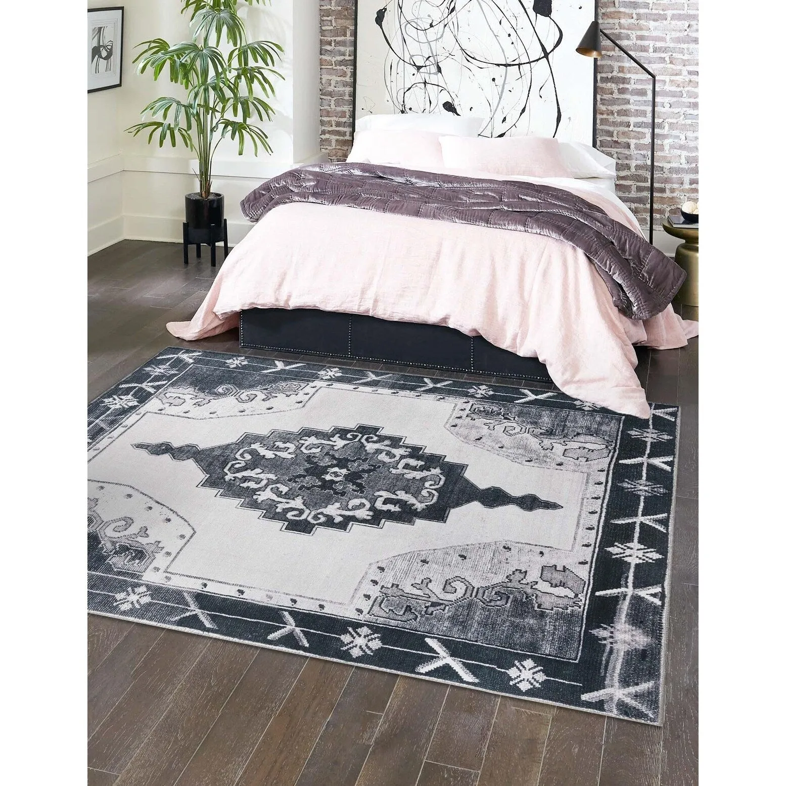 Traditional Rine Collection Area Rug