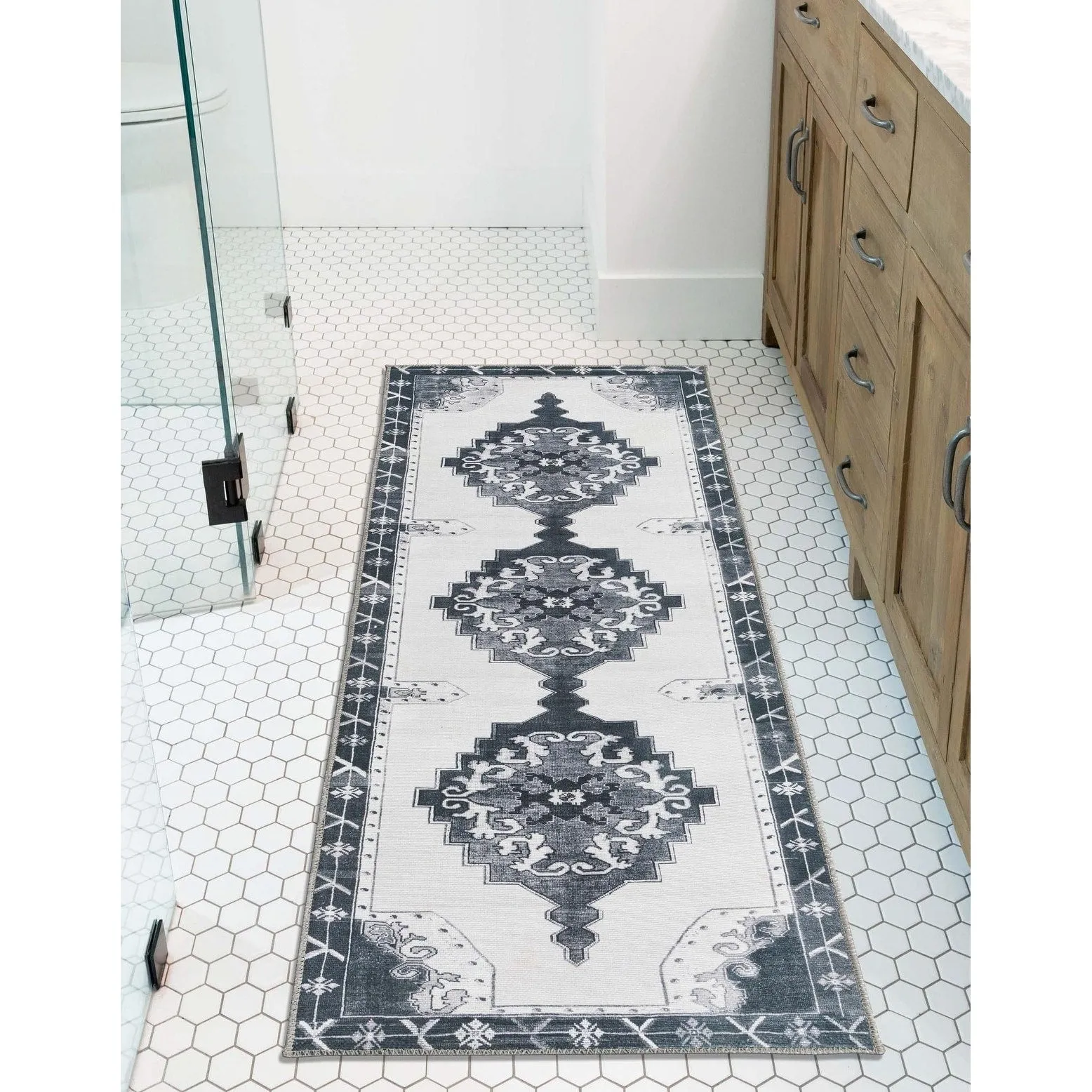 Traditional Rine Collection Area Rug