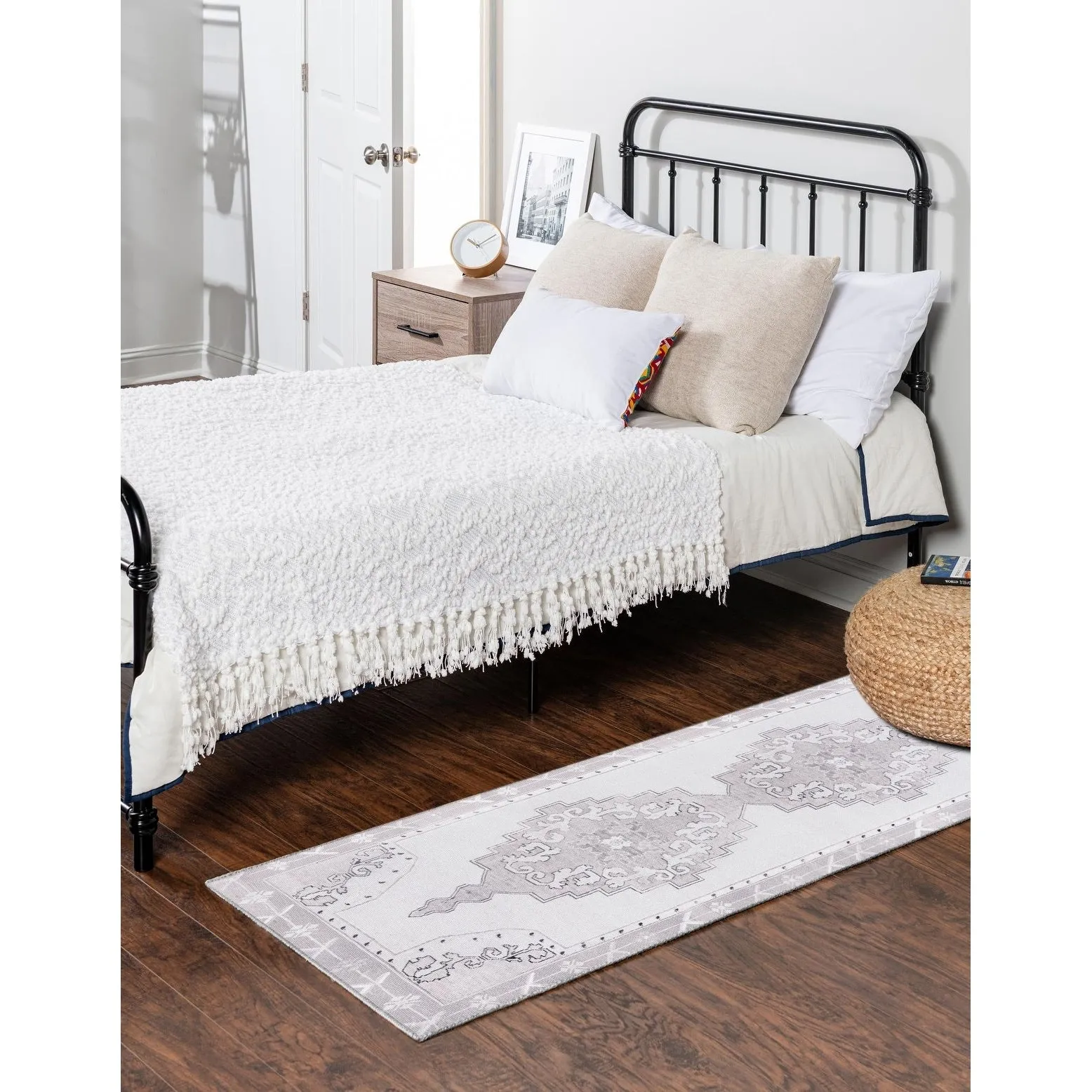 Traditional Rine Collection Area Rug