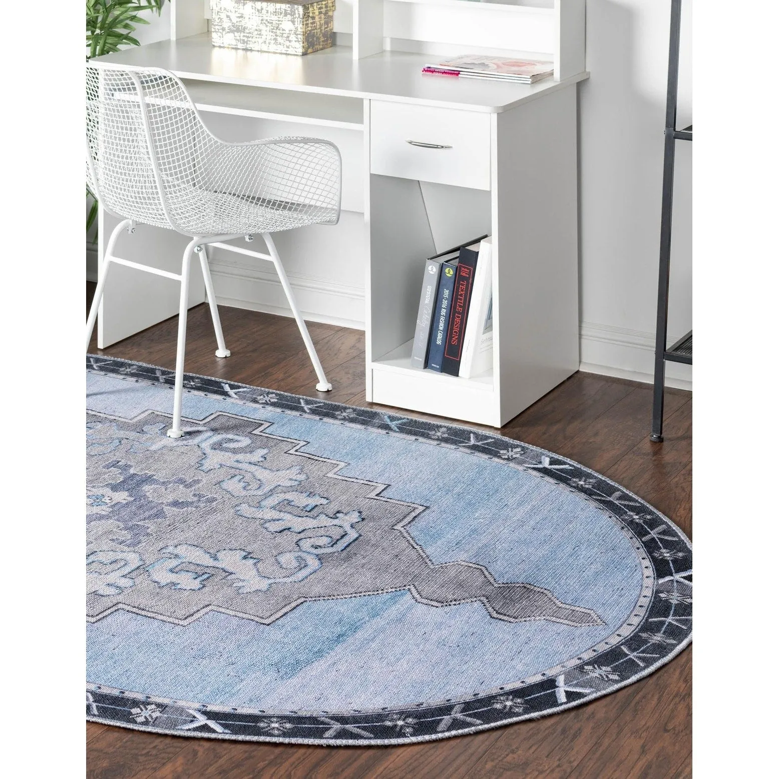 Traditional Rine Collection Area Rug