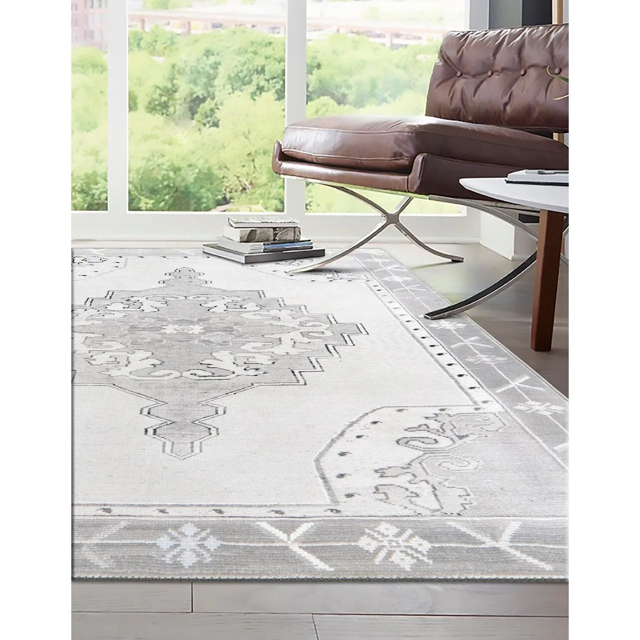 Traditional Rine Collection Area Rug